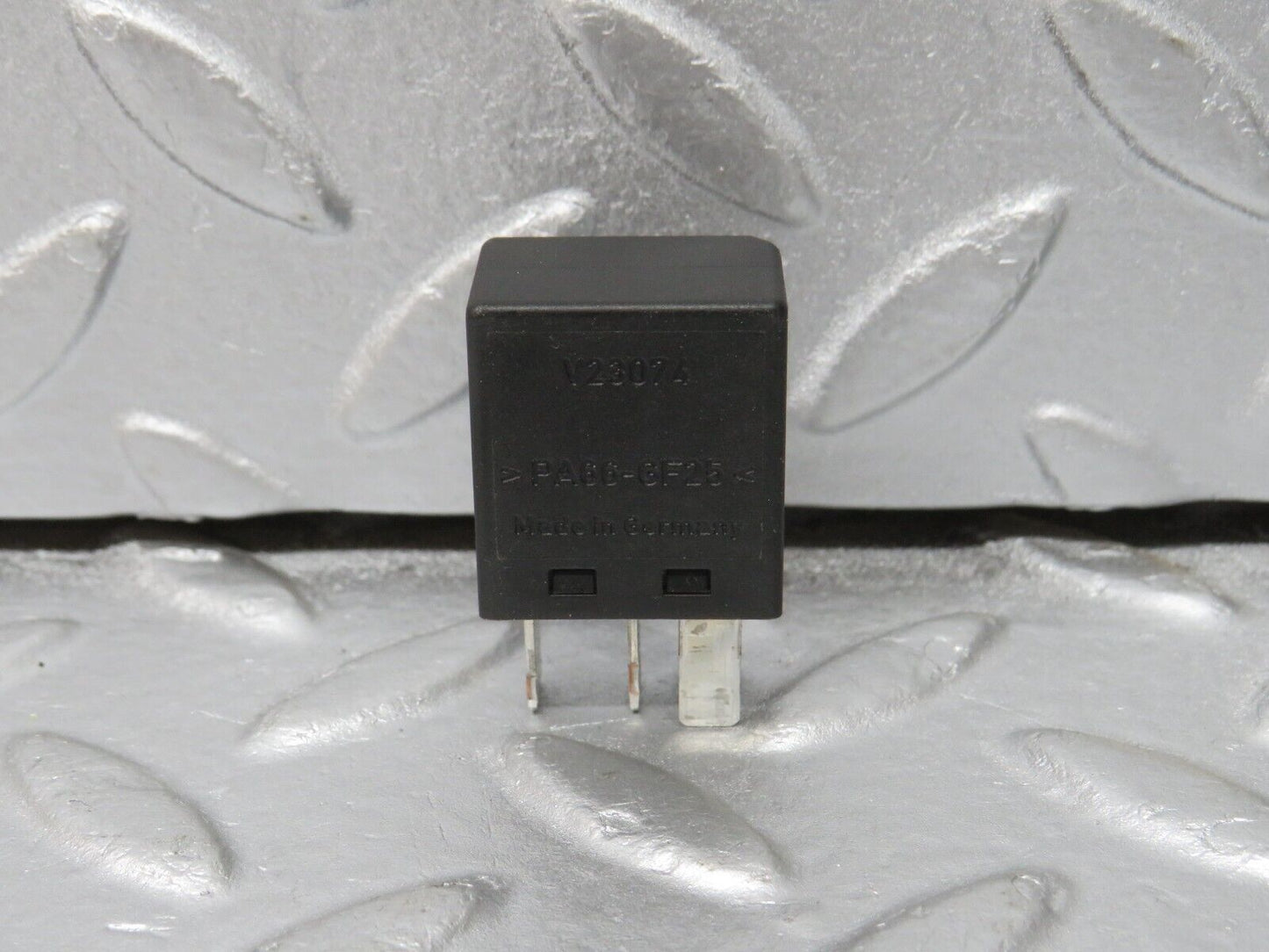39701 Mercedes-Benz R129 320SL Coupe Indicator Relay 0025421119