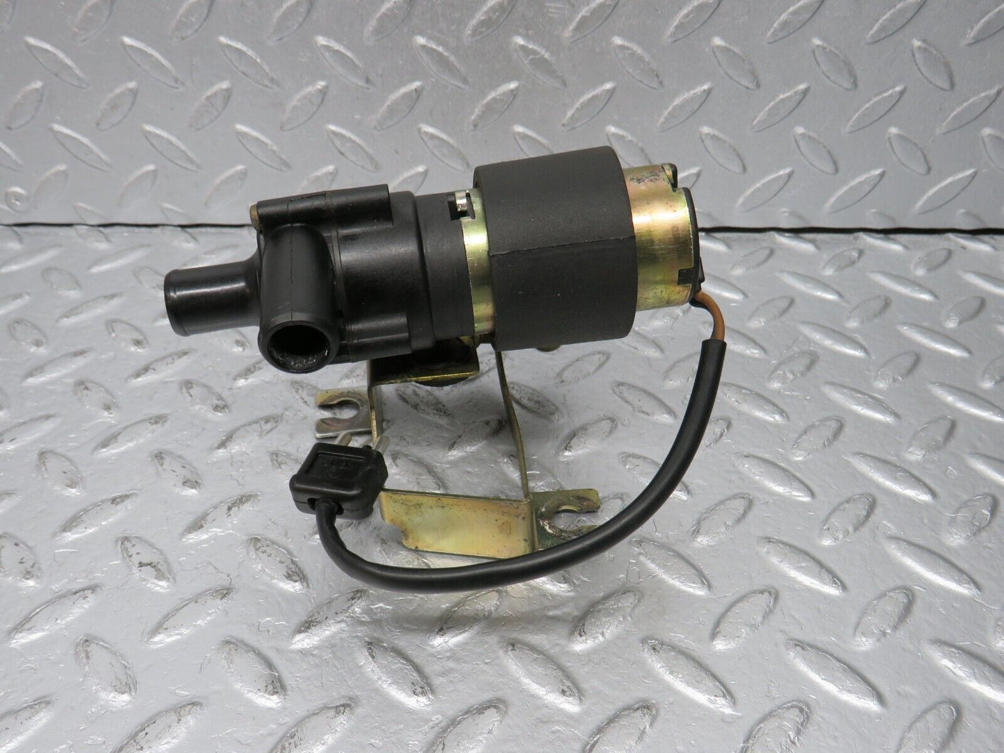 39472 Mercedes-Benz R129 320SL Coupe Heating Water Pump 0018351064