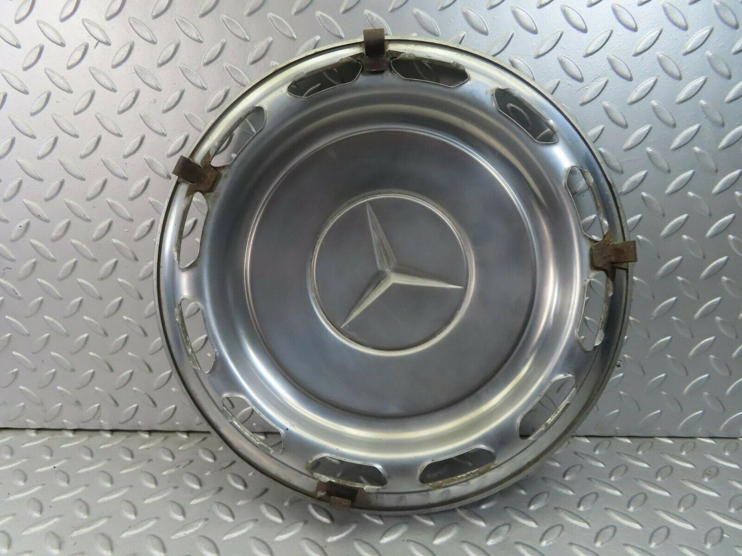8417 Mercedes-Benz Vintage Wheel Trim Hub Cap 14