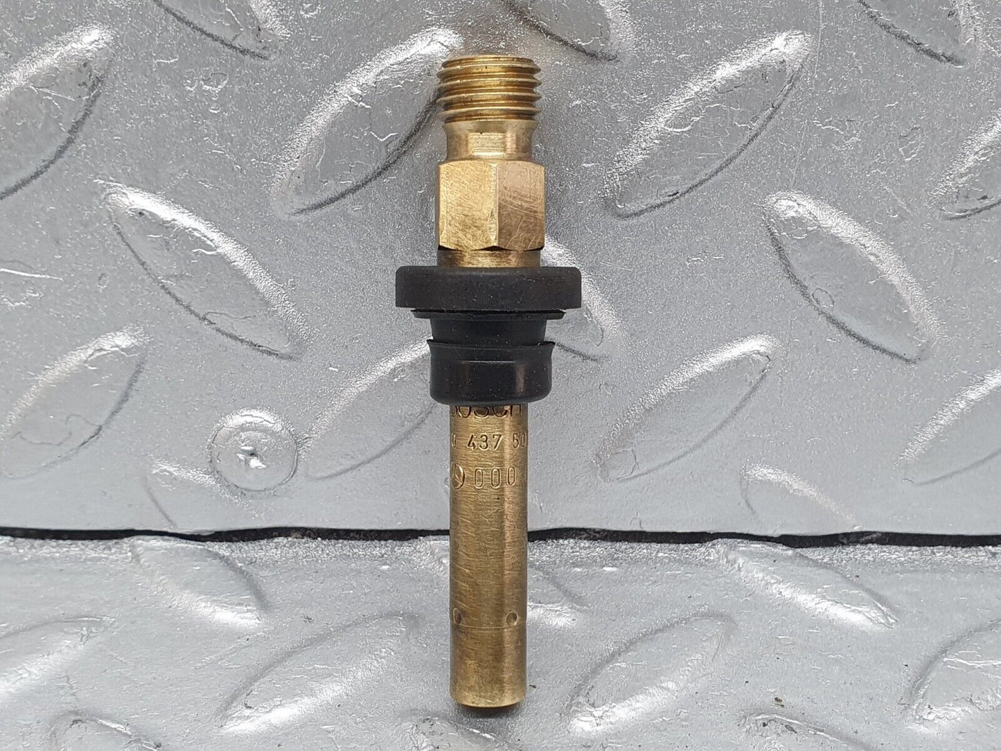 41033 Mercedes-Benz W126 300SE Fuel Injector Bosch 0000785623 0437502047