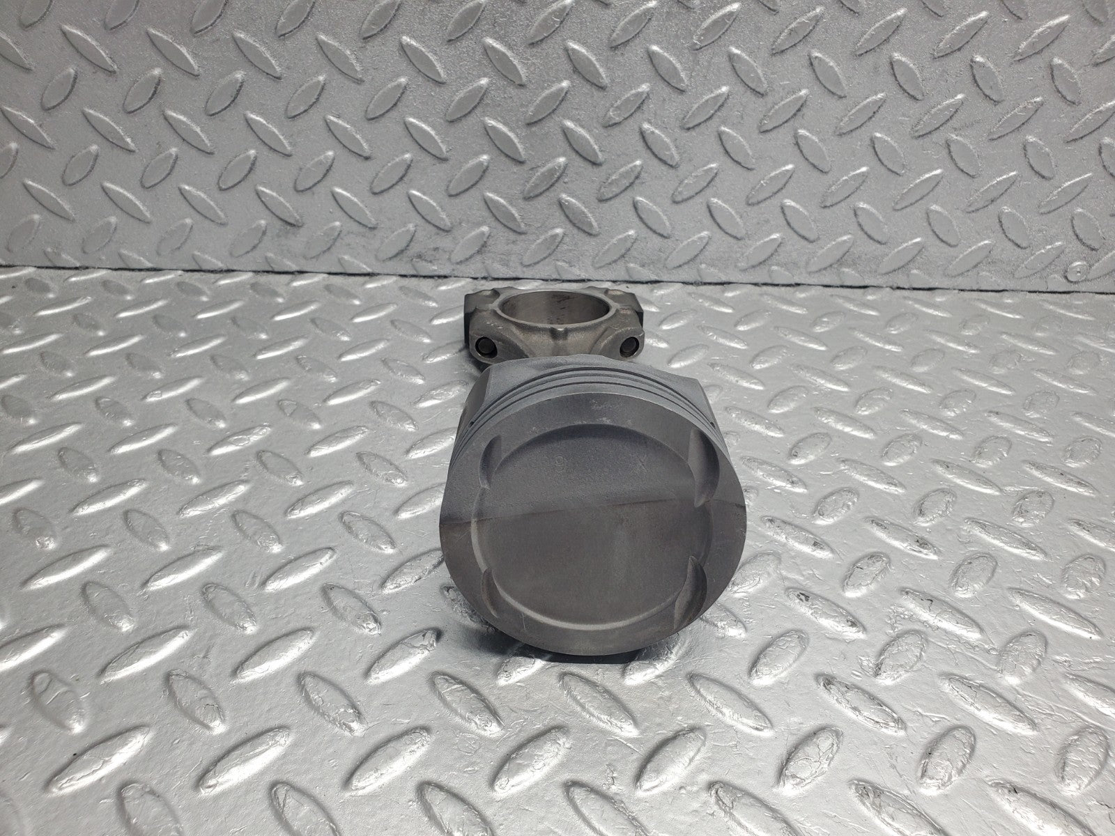 W124 Wagon piston with connecting rod used OEM