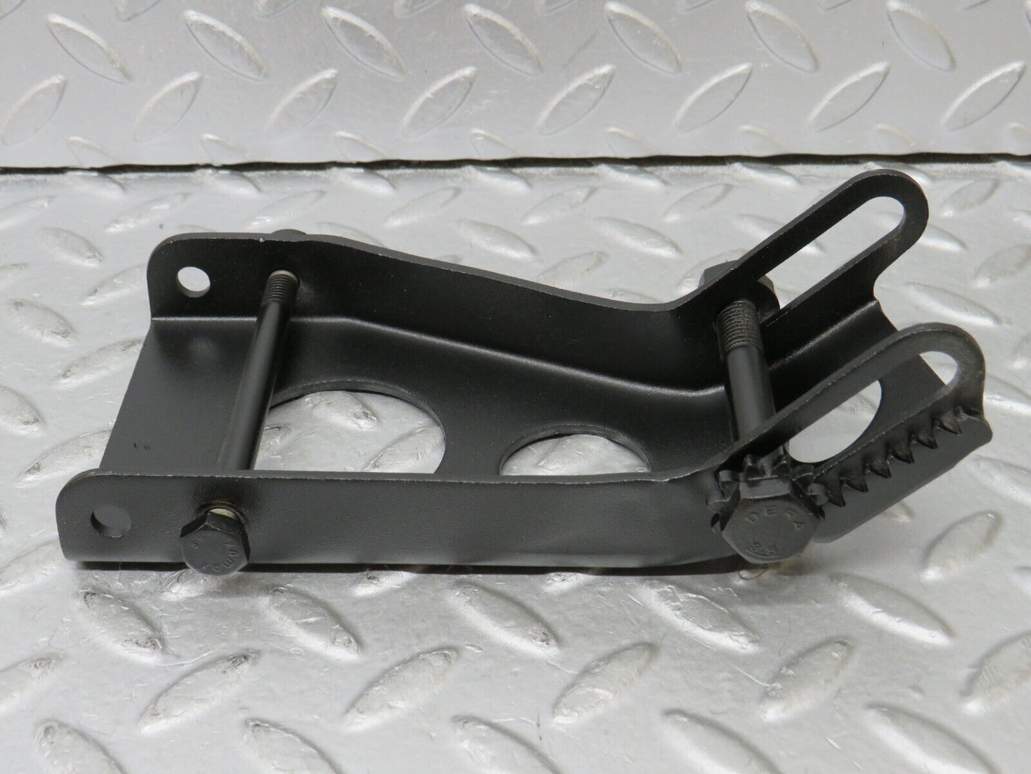 36349 Mercedes-Benz W126 420SE Alternator Generator Bracket