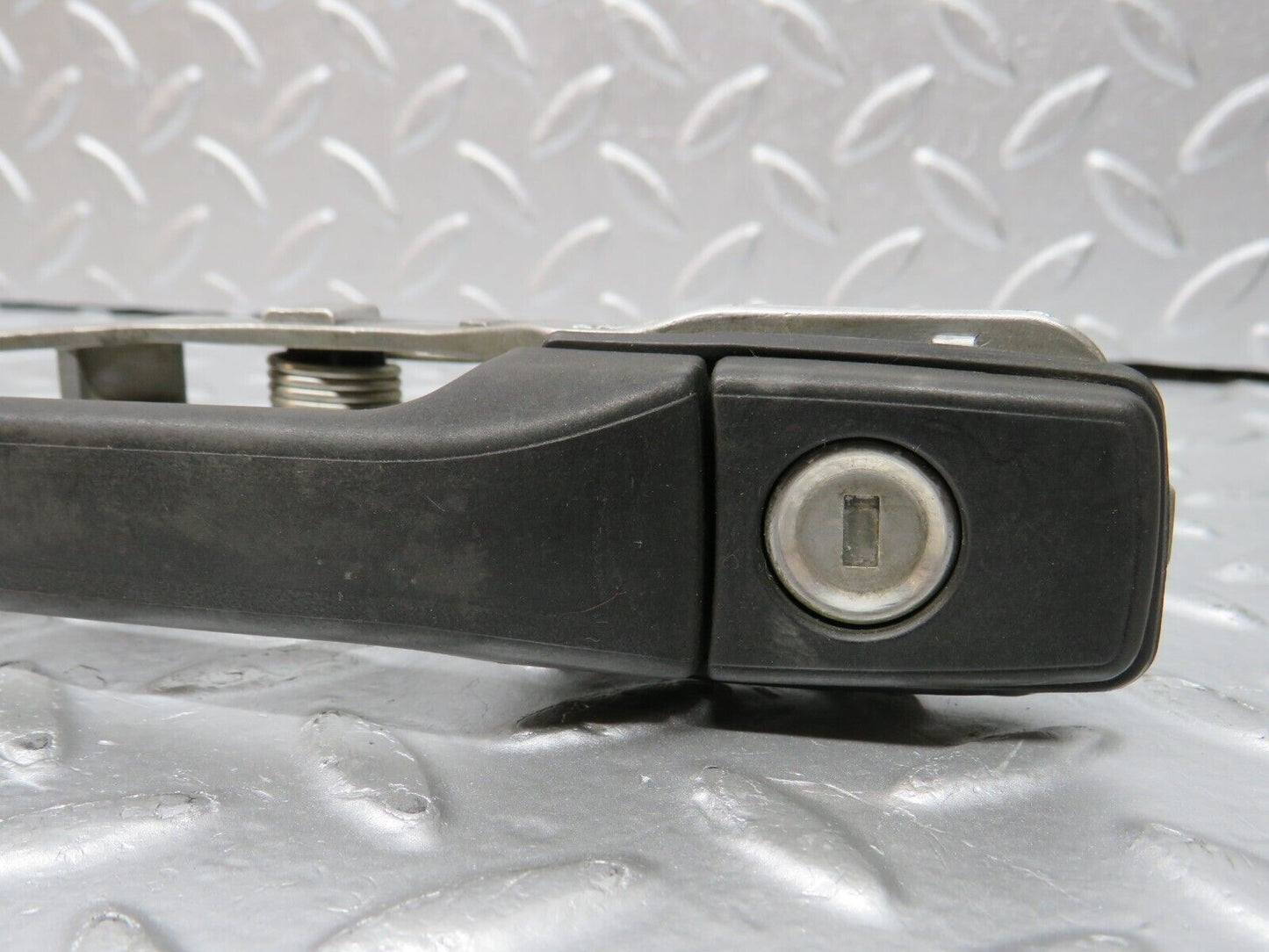 31904 Mercedes-Benz W201 190LE Front Left Exterior Door Handle No Key