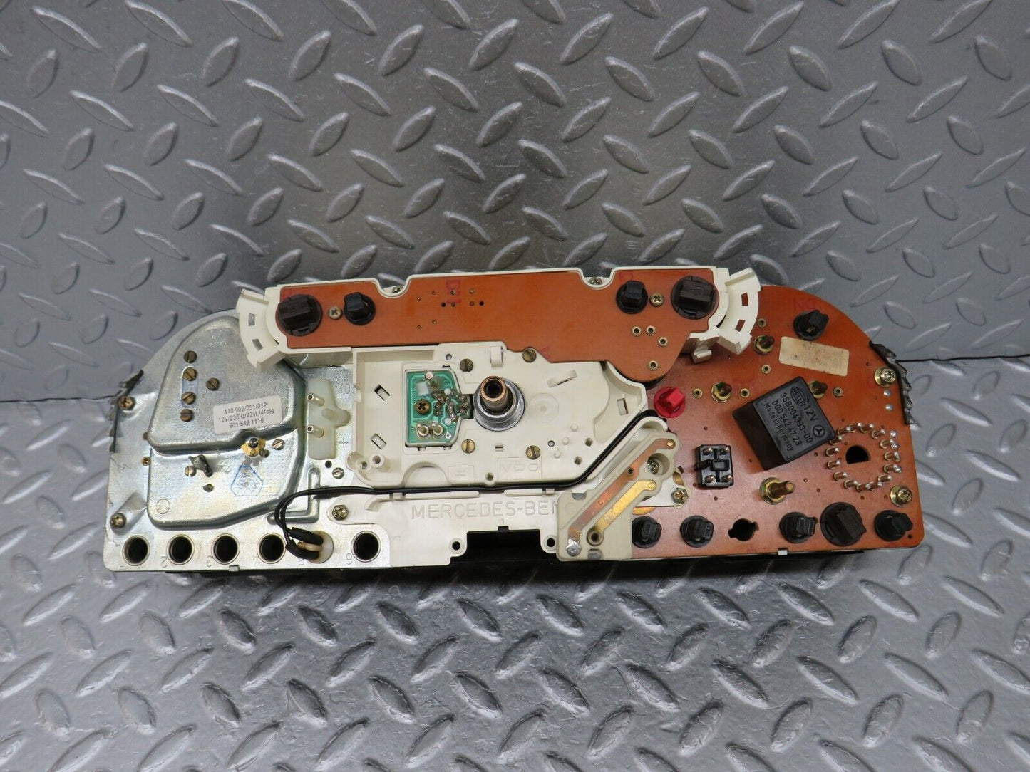 36528 Mercedes-Benz W201 190E Instrument Cluster 2015438321 2015422306