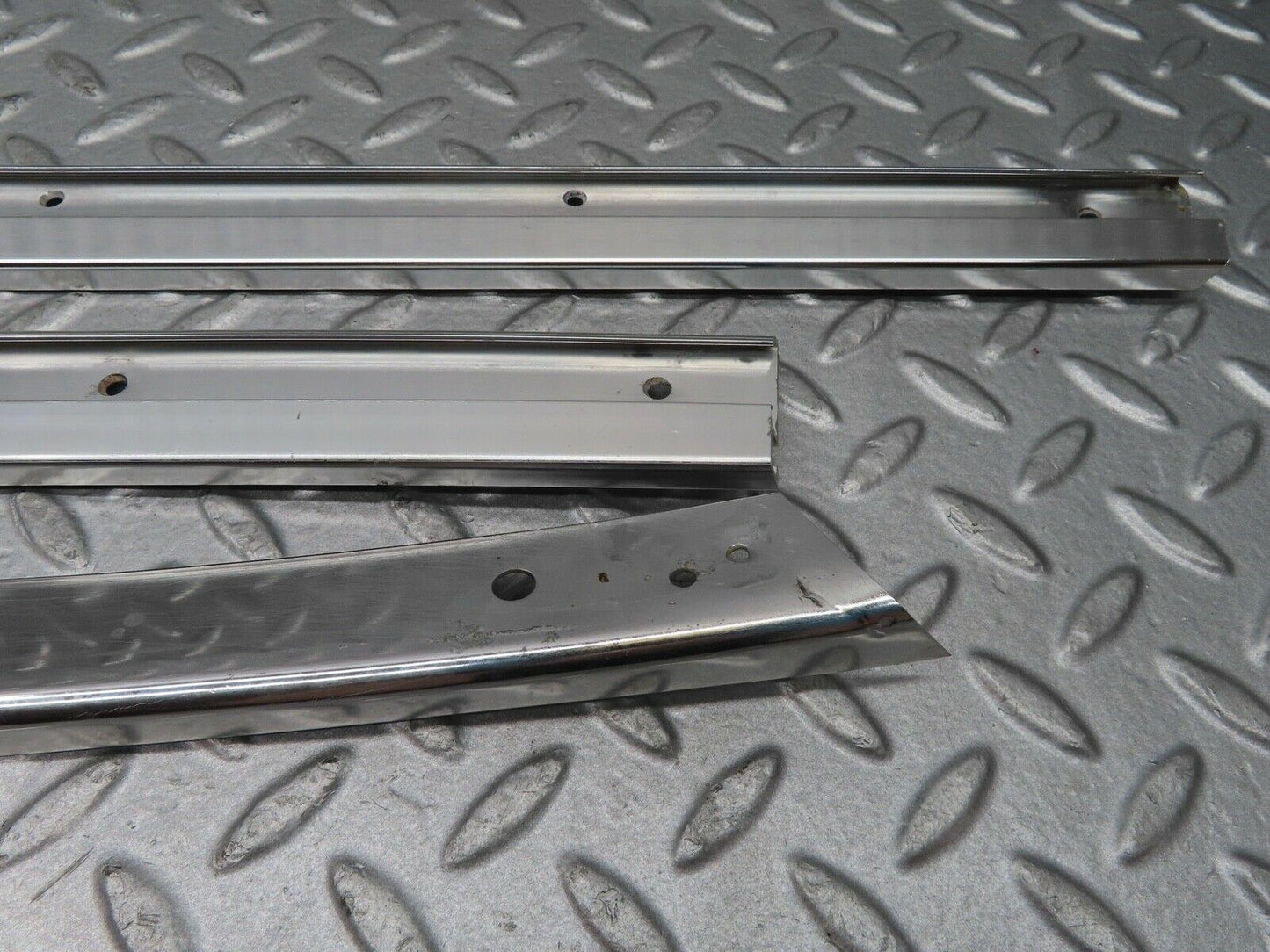 16760 Mercedes-Benz C107 380SLC Roof Chrome Moulding Trim Left Side