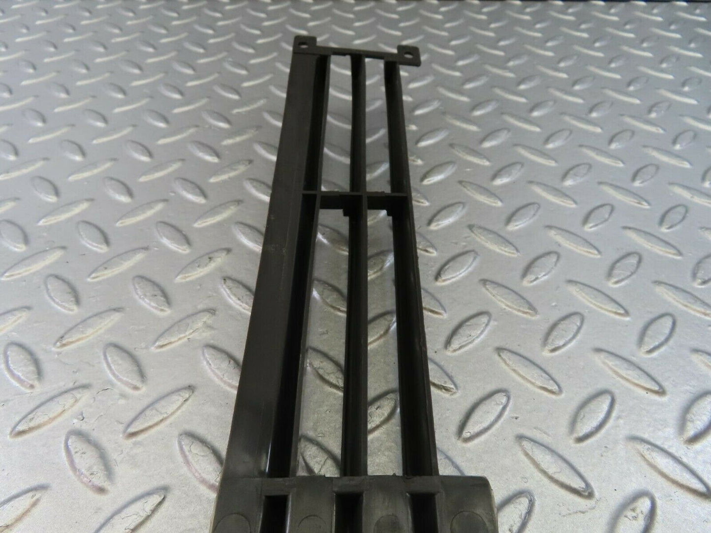 8865 Mercedes-Benz W115 Front Lower Grill Right