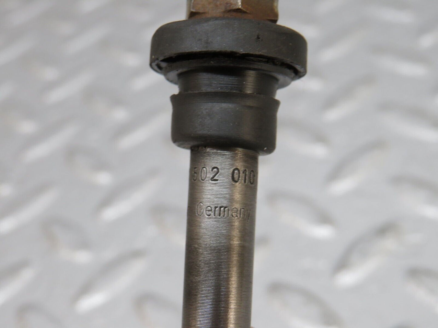 34128 Mercedes-Benz W124 260E Fuel Injector Bosch 0437502010