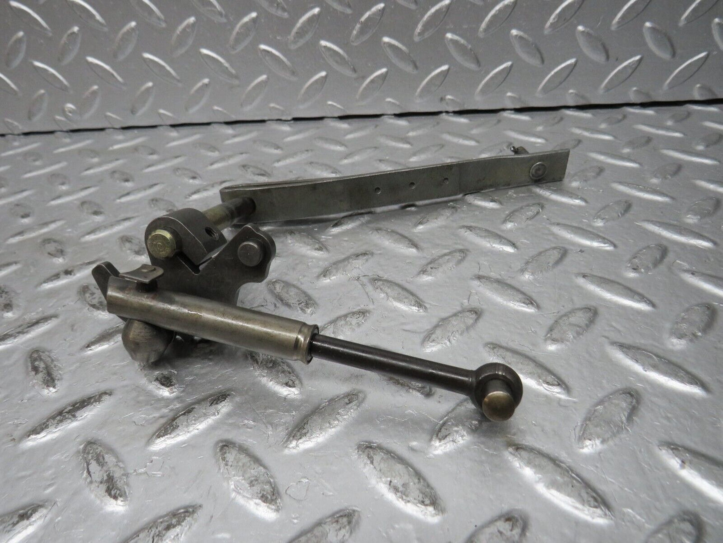 30217 Mercedes-Benz W123 230E Automatic Gearbox Linkage 722.122