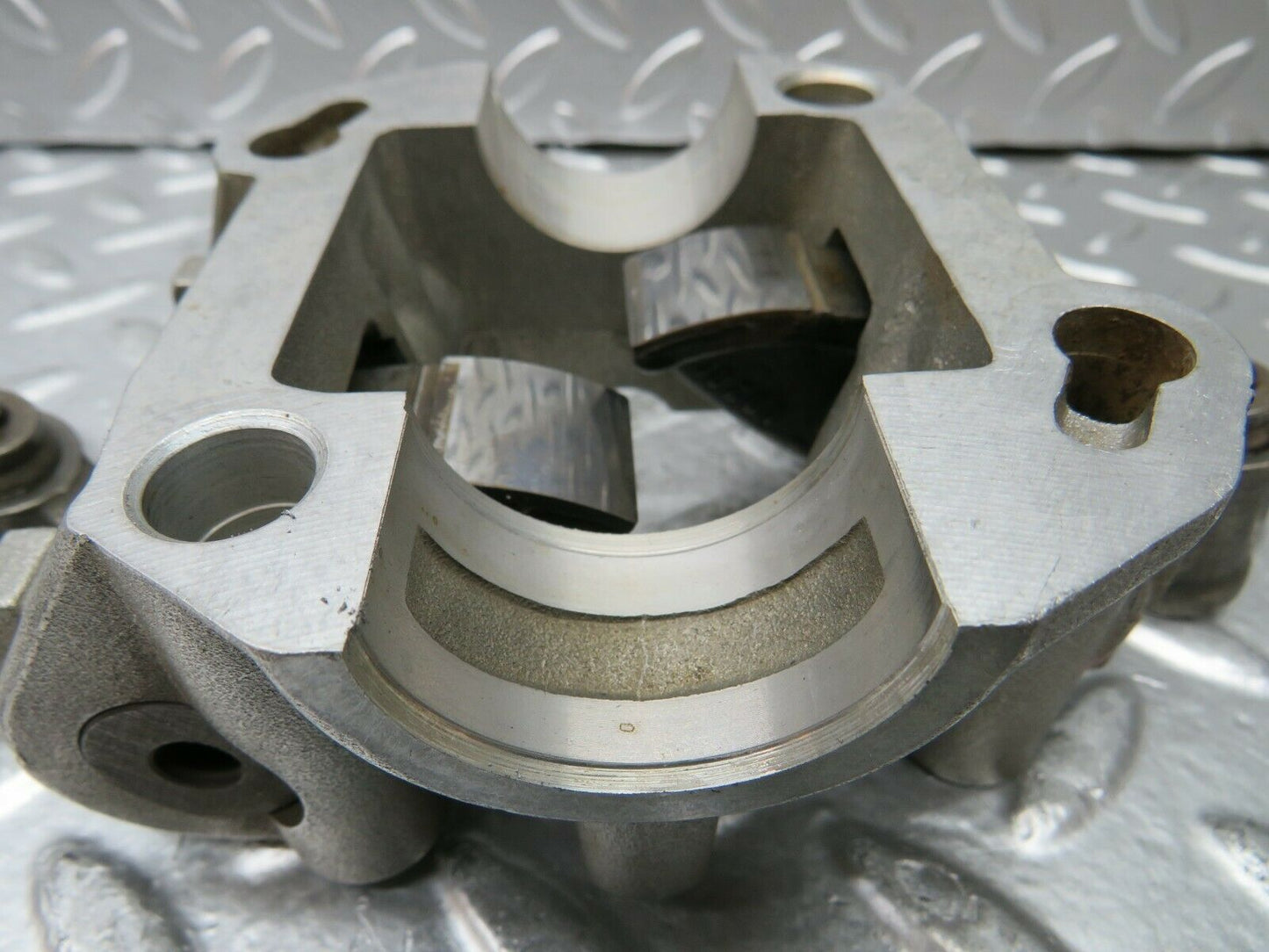 23072 Mercedes-Benz W201 190E Rocker Arms Camshaft Bearing Block 1020512110
