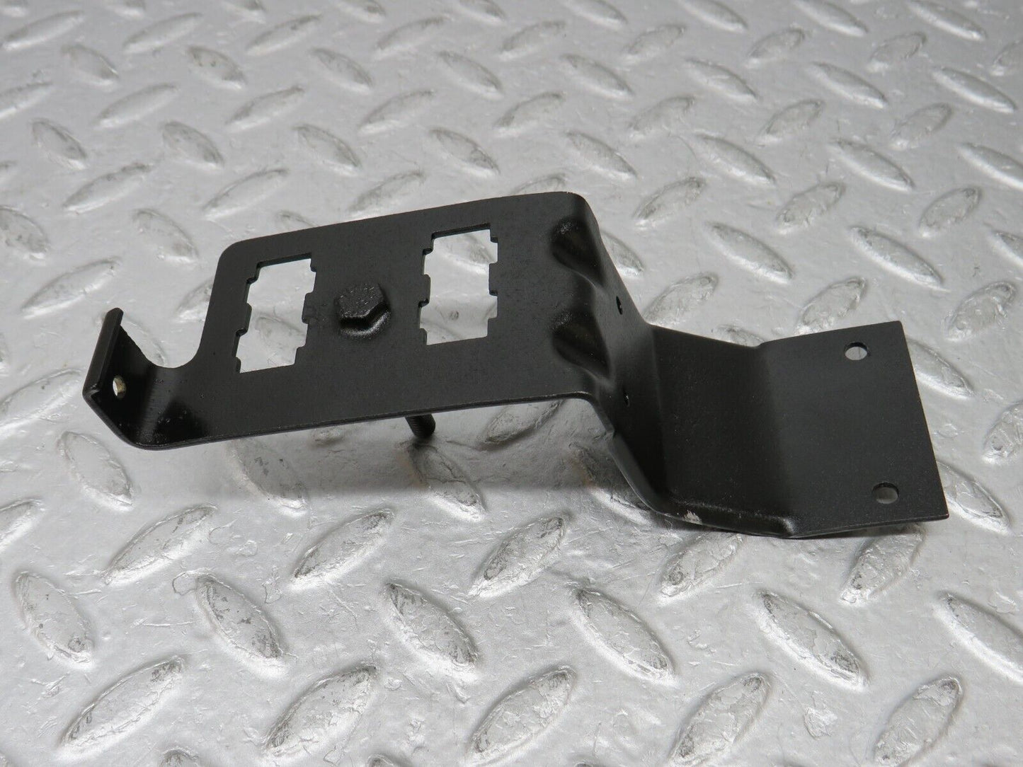 35858 Mercedes-Benz W108 Relay Bracket