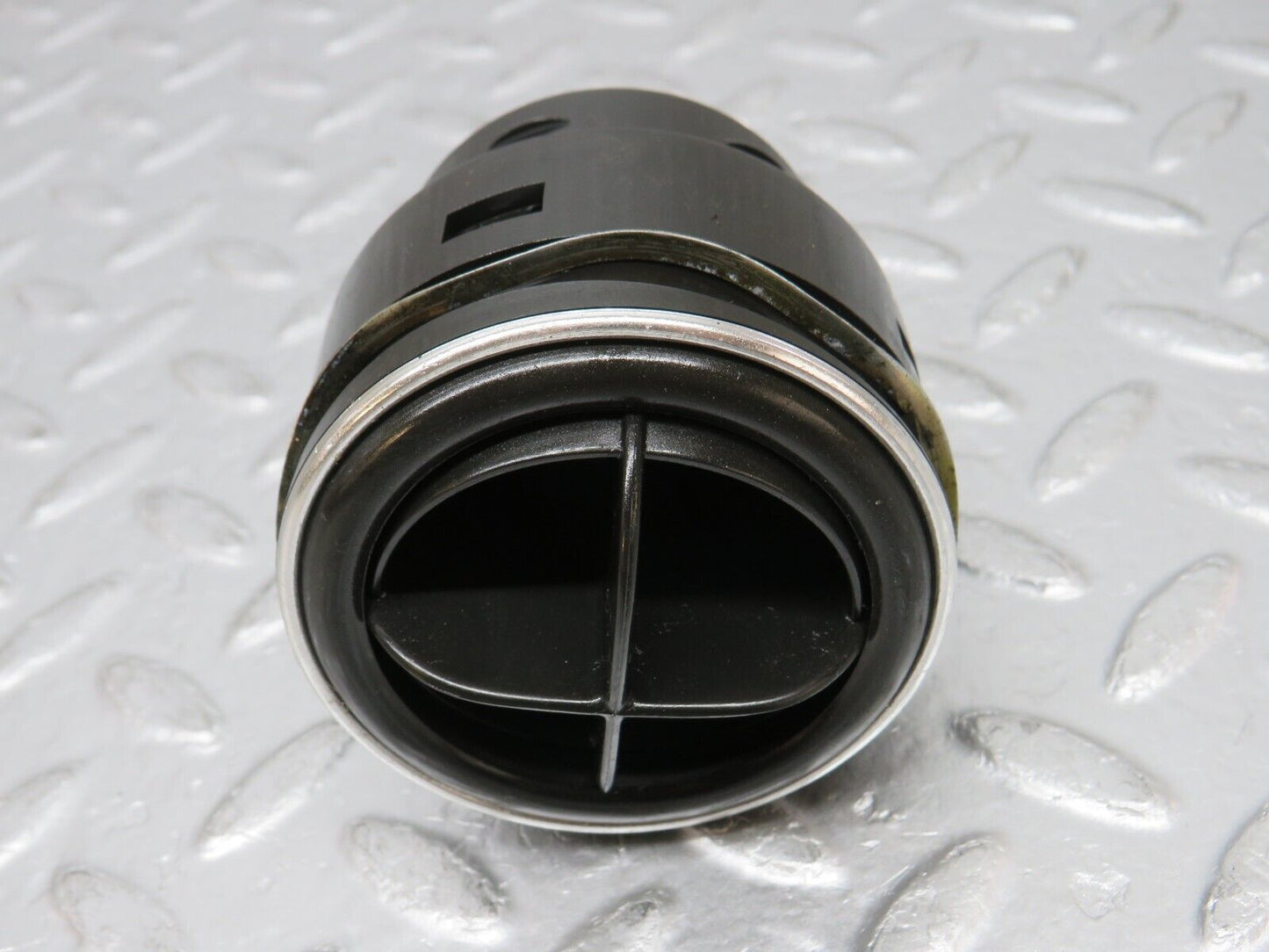 32745 Mercedes-Benz C107 R107 Dashboard Air Vent