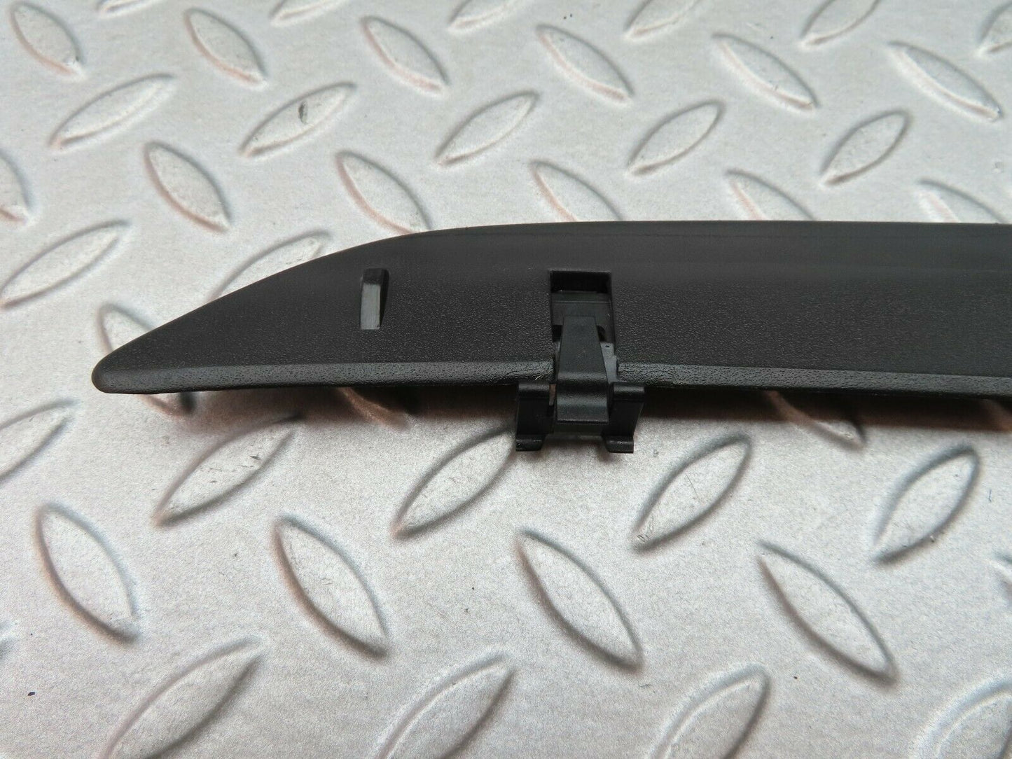 5752 Mercedes-Benz W123 200 Rear Left Plastic Moulding Trim For C Pillar
