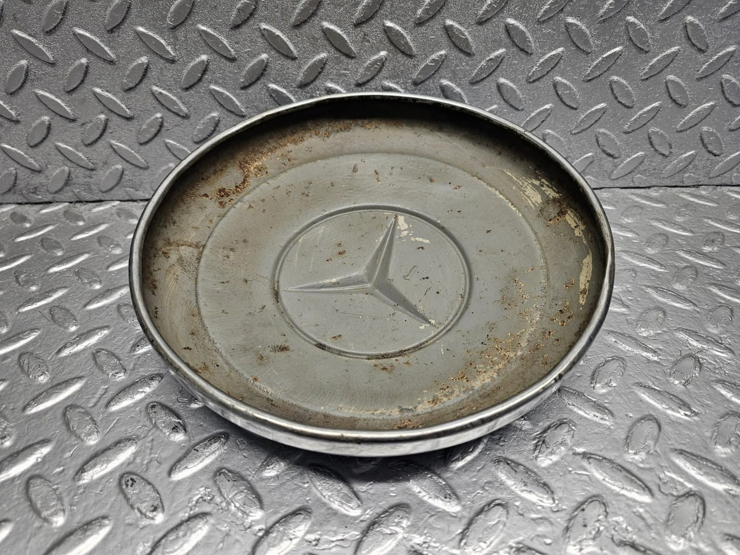 Mercedes-Benz chrome wheel hub cap used OEM