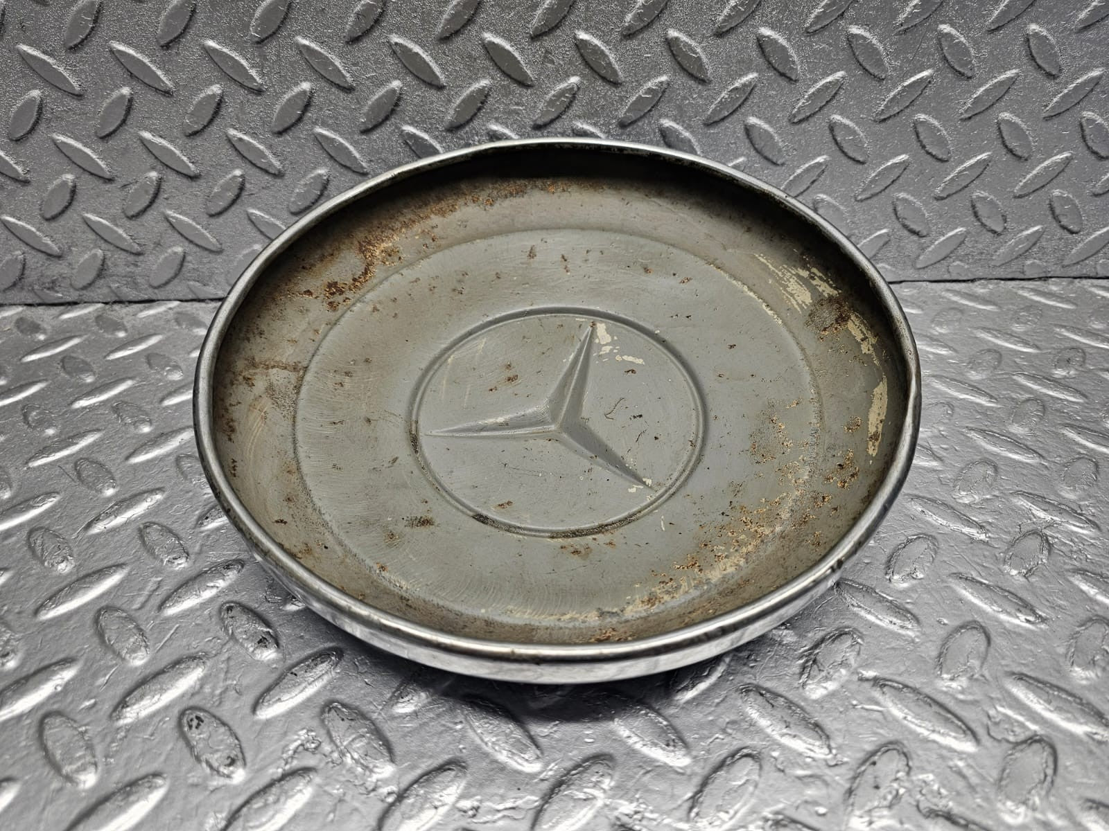 Mercedes-Benz chrome wheel hub cap used OEM