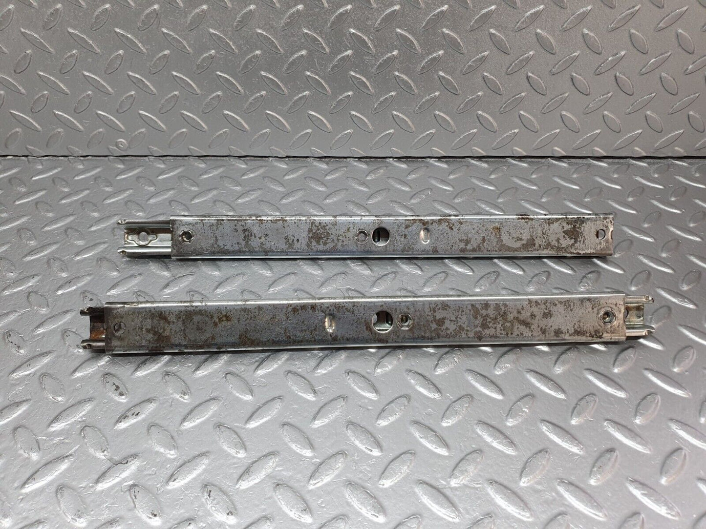 40791 Mercedes-Benz W123 300D Front Right Seat Rail Pair