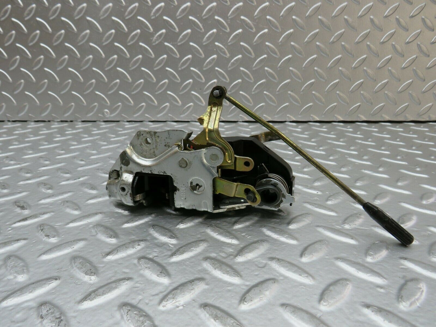 24196 Mercedes-Benz S124 220TE Wagon Front Right Door Lock Mechanism