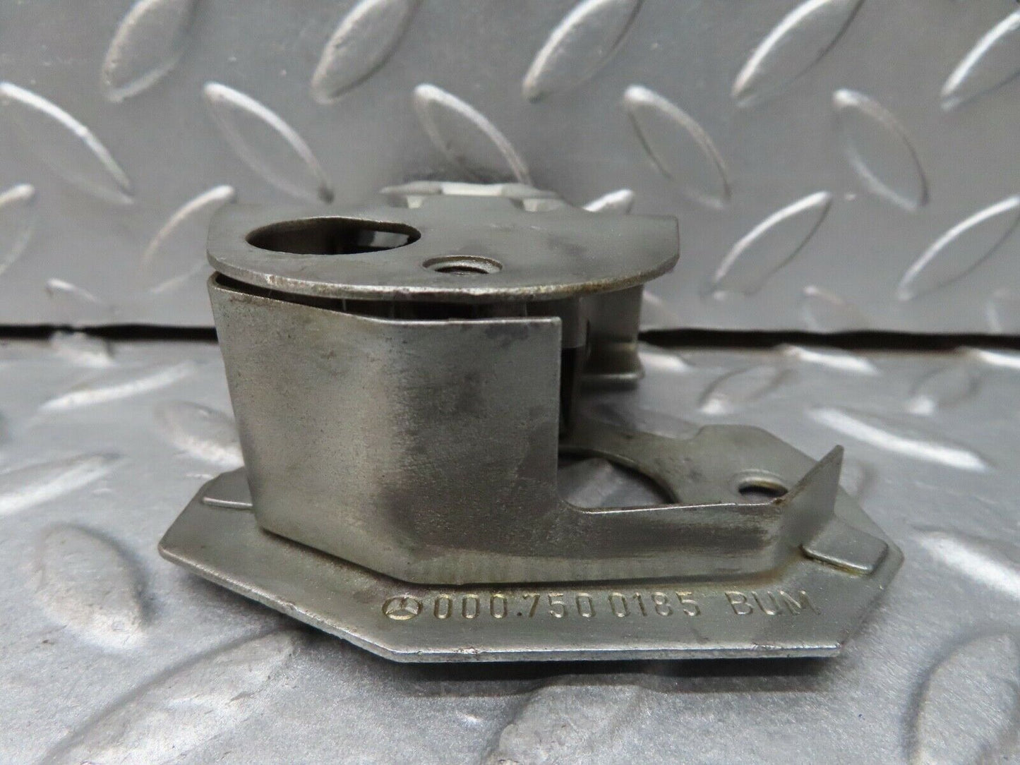 17009 Mercedes-Benz C123 280CE Coupe Trunk Lock 0007500185