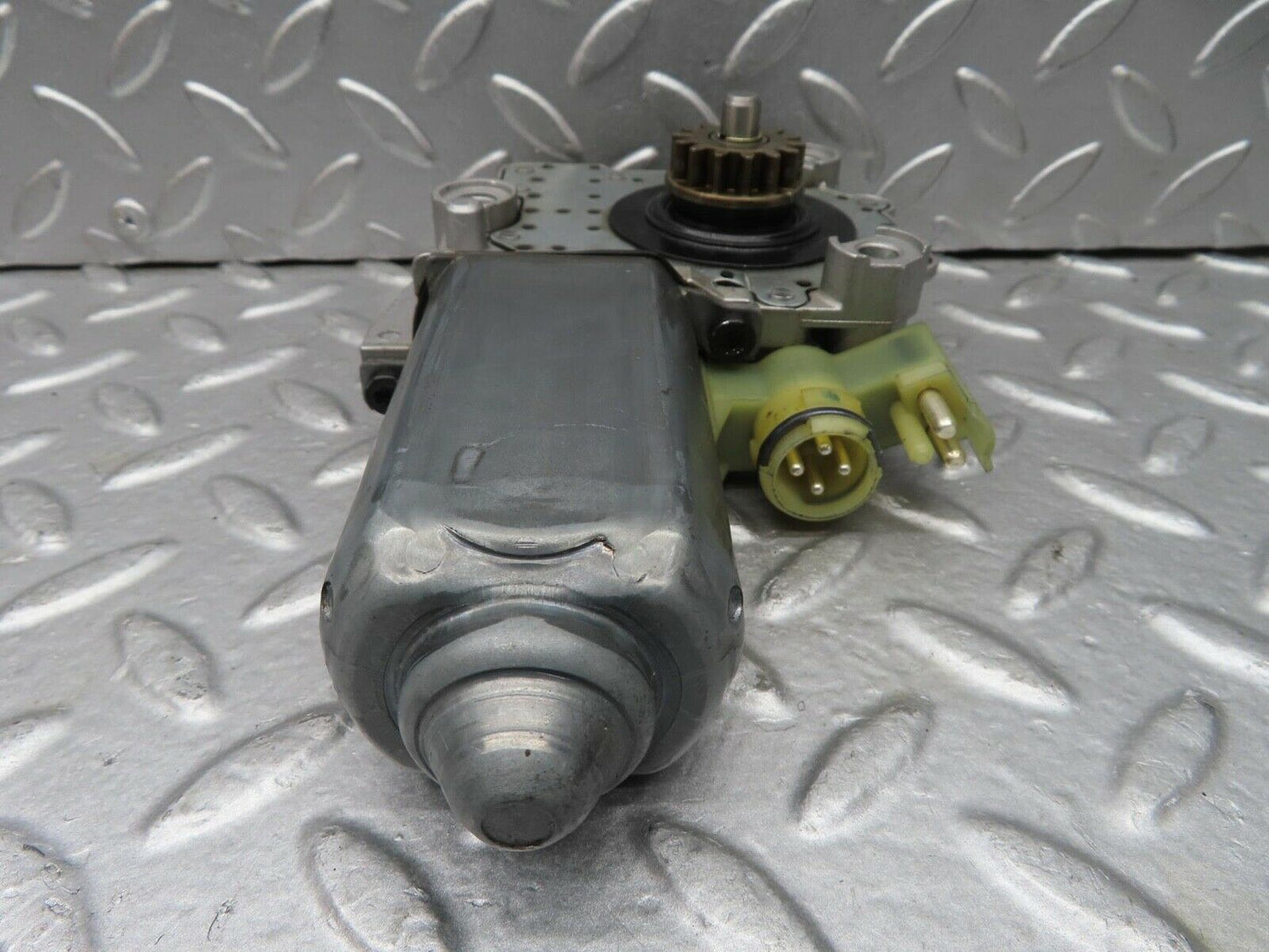 14973 Mercedes-Benz W140 S320 Front Right Window Regulator Motor 0130821503