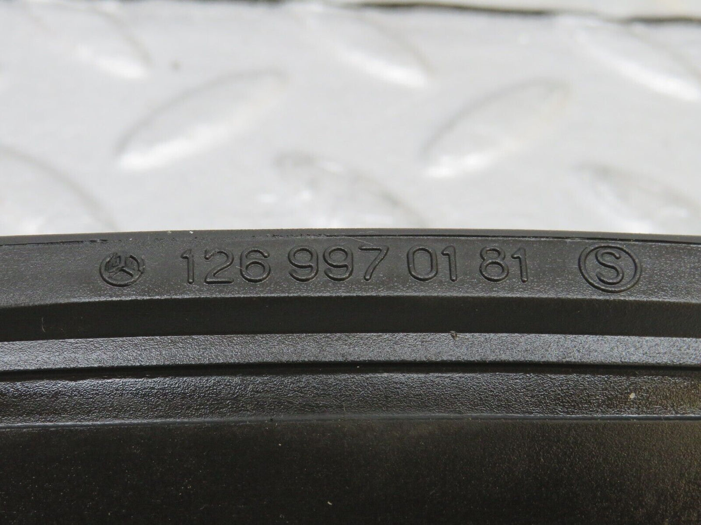 37021 Mercedes-Benz C126 420SEC Coupe Dashboard Centre Air Vent Rubber 2x 1269970181