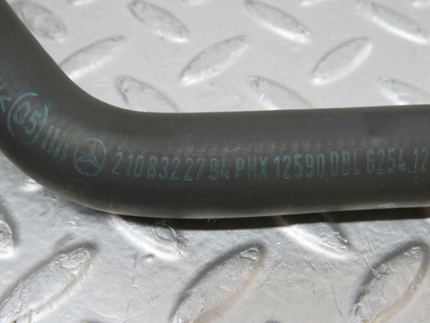 34992 Mercedes-Benz W210 320E Engine Coolant Hose Pipe 2108322794 2108324694