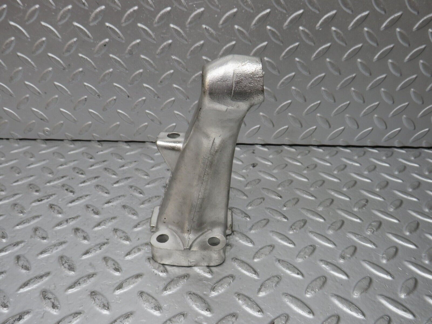 32888 Mercedes-Benz W123 300D Engine Mount Bracket Right Side 6152231404
