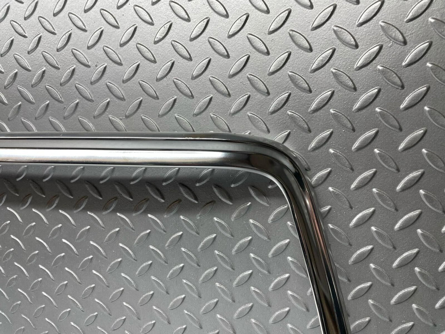 40520 Mercedes-Benz W108 Rear Windscreen Chrome Frame