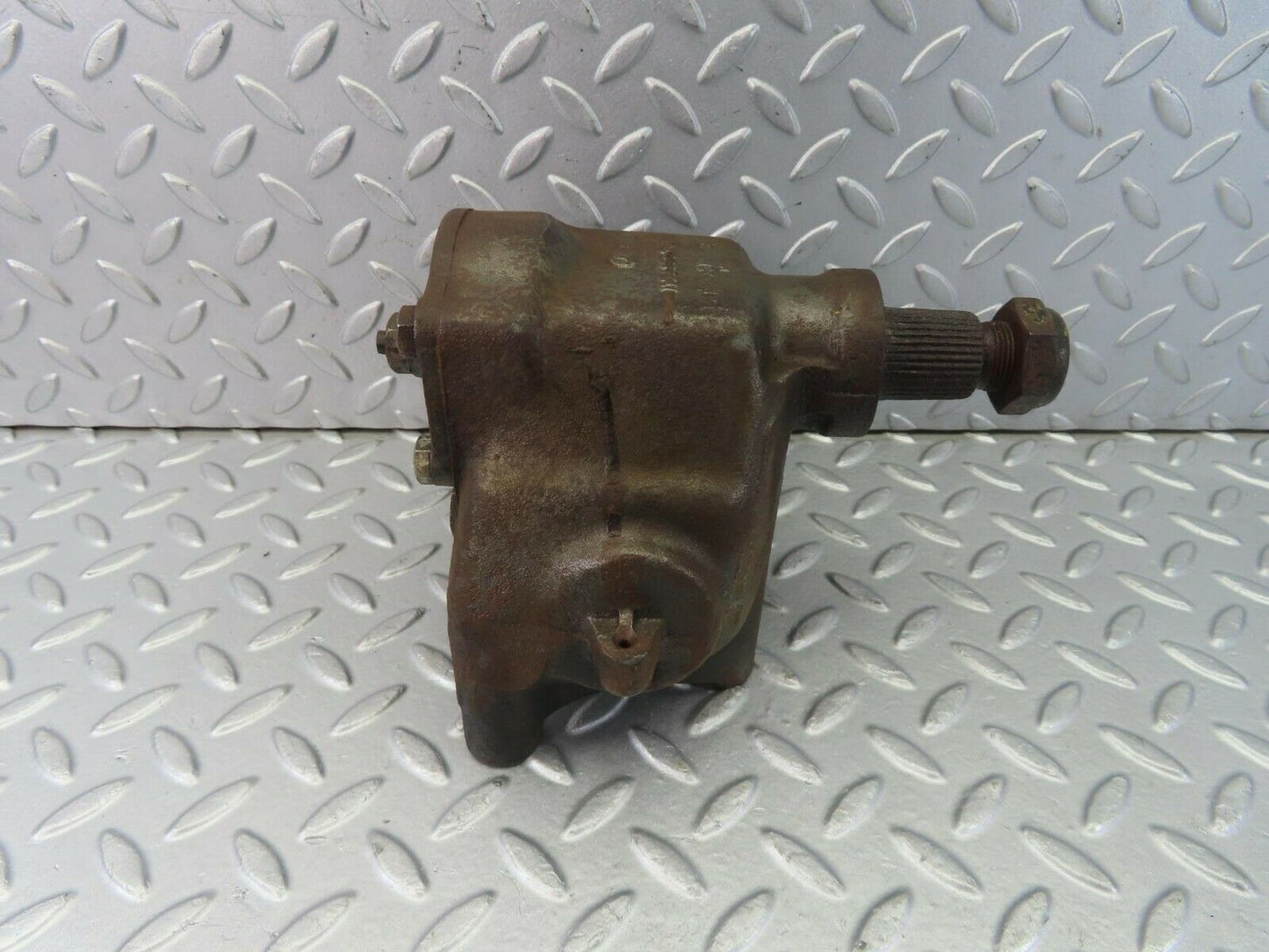 8912 Mercedes-Benz W115 Steering Box 1154610801