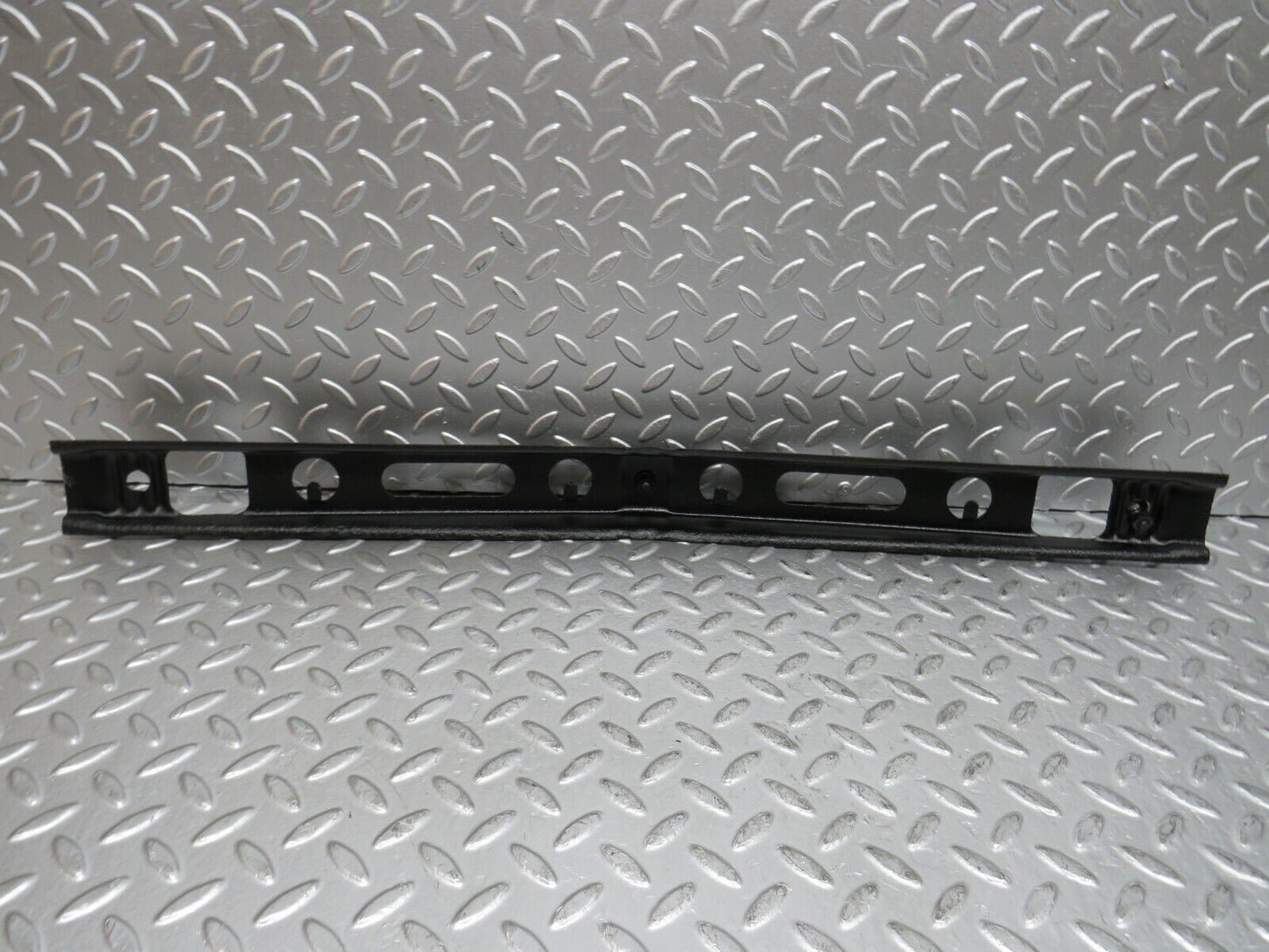 29637 Mercedes-Benz W123 230E Front Bumper Centre Bracket