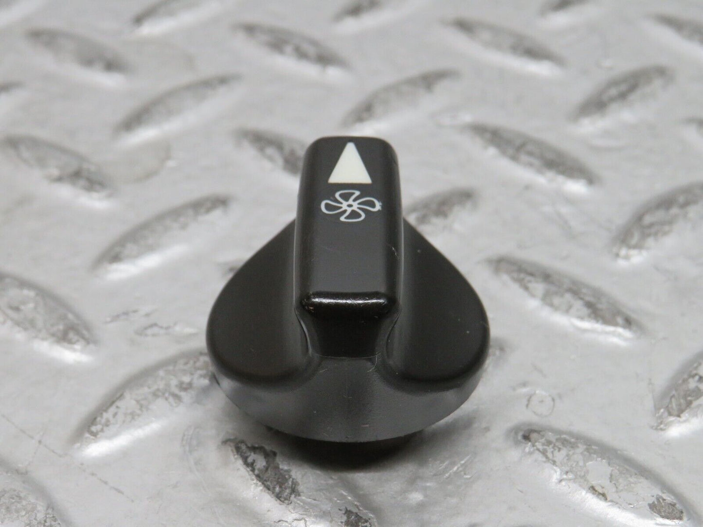 28304 Mercedes-Benz S123 240D Wagon Heater Control Knob Set