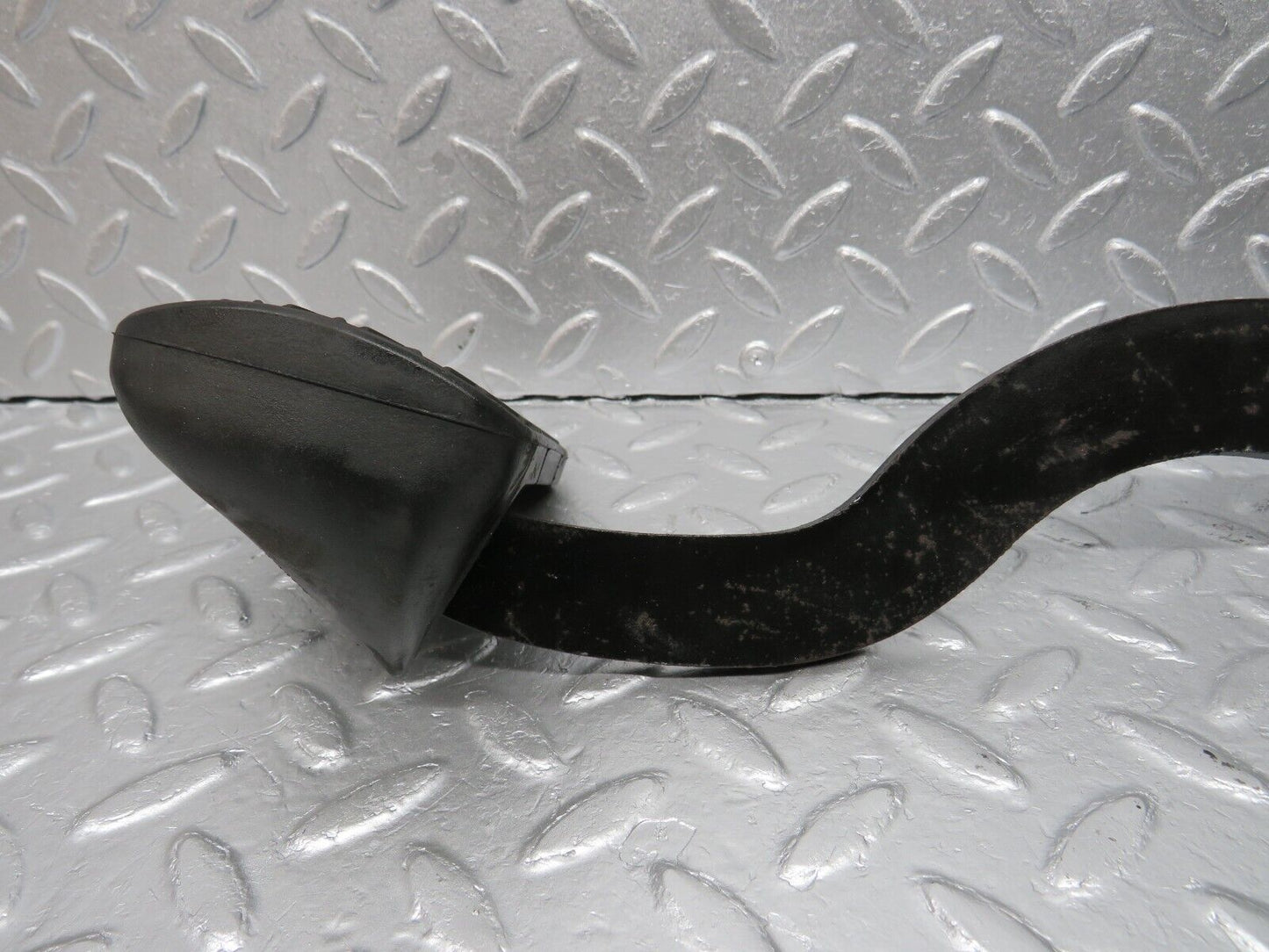 39985 Mercedes-Benz R107 350SL Brake Pedal With Rubber 1232910082
