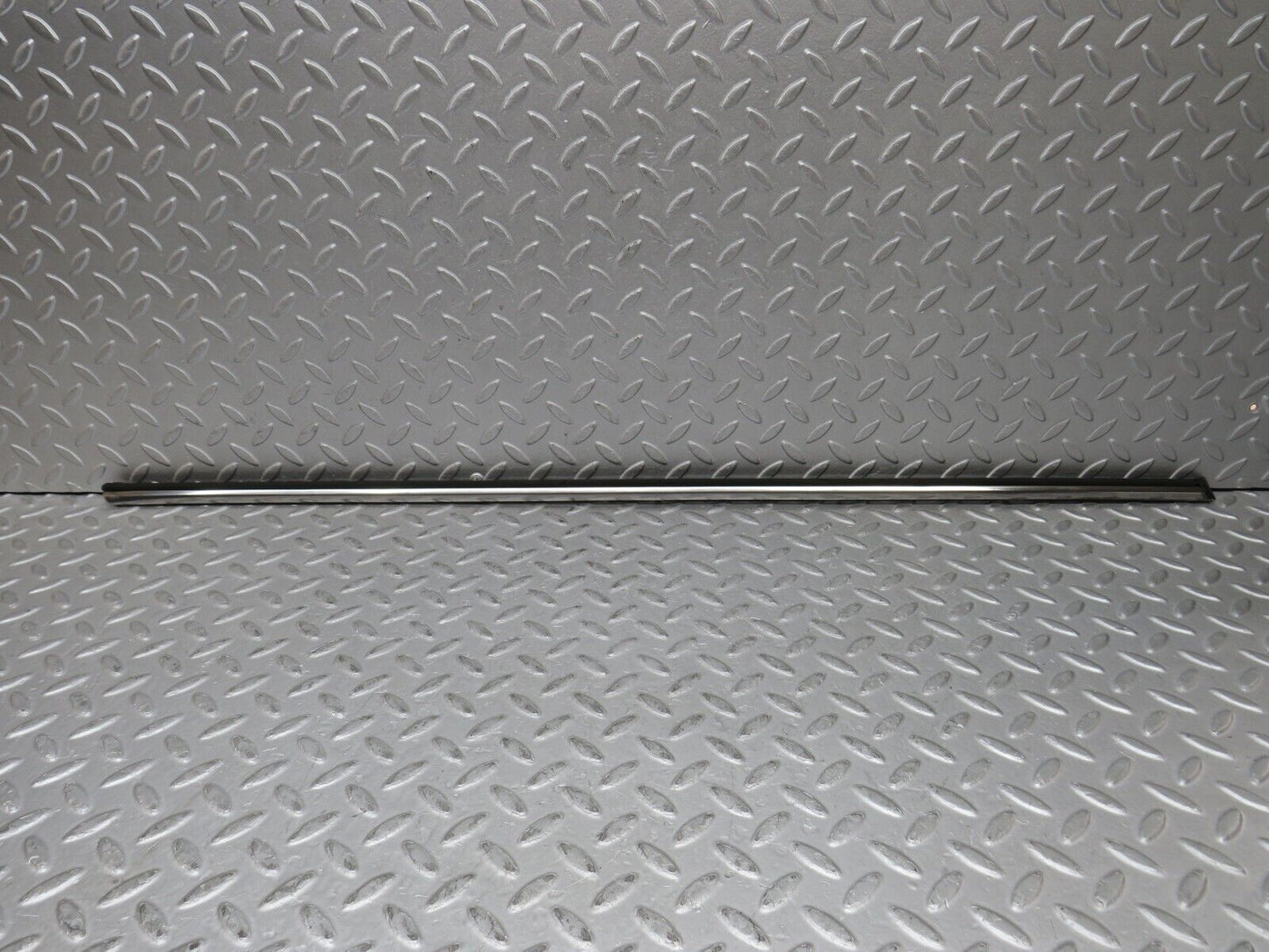 37435 Mercedes-Benz W109 300SEL Front Left Door Centre Moulding Trim