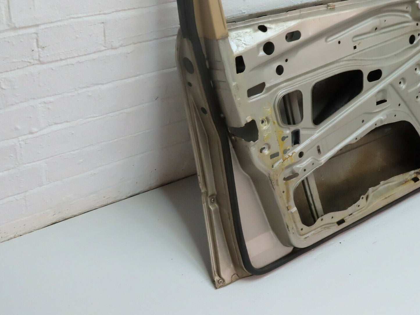 5420 Mercedes-Benz W124 230E Front Left Door