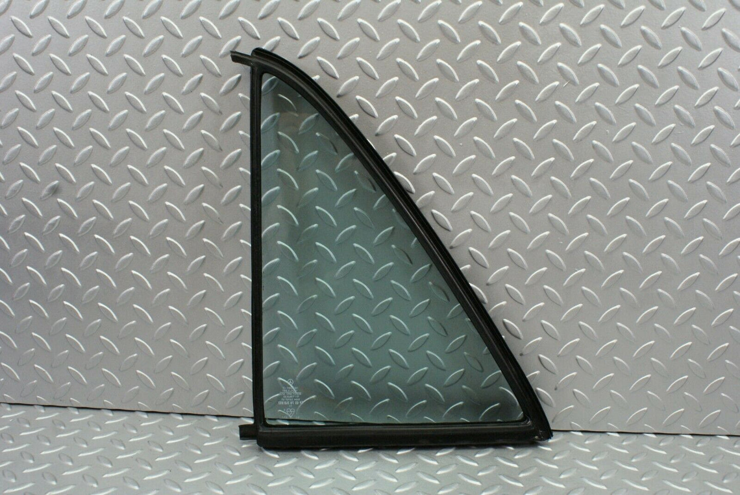 2661 Mercedes-Benz W116 350SE Rear Right Quarter Glass