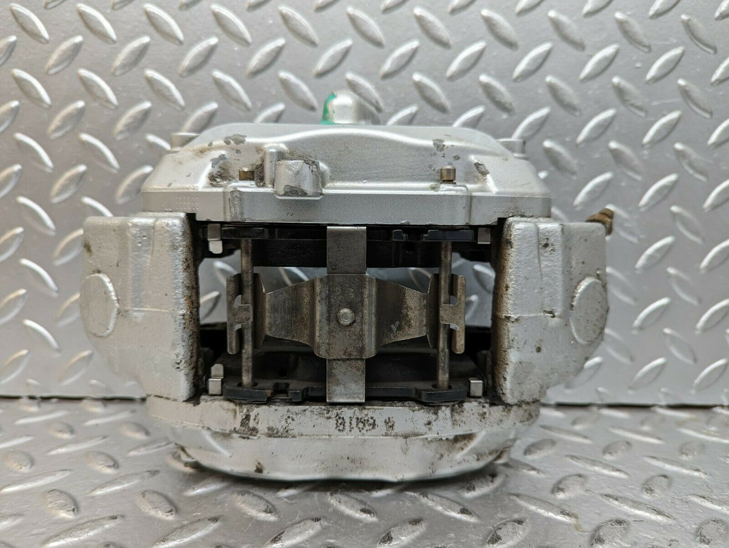 23770 Mercedes-Benz S211 E280 CDI Front Right Brake Caliper 2070470413
