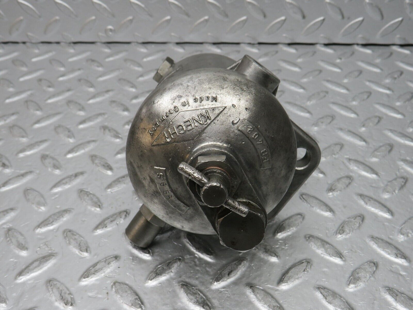 0280 Mercedes-Benz W123 220D  Fuel Filter Housing Knecht FB402