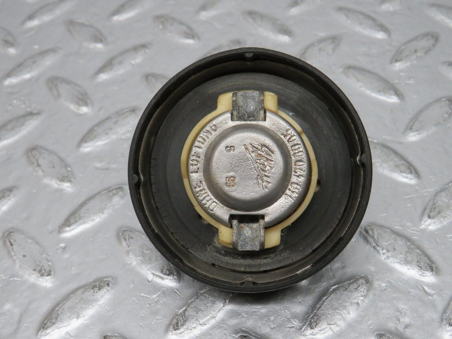 32610 Mercedes-Benz S124 300TE Wagon Fuel Tank Cap 1404700005