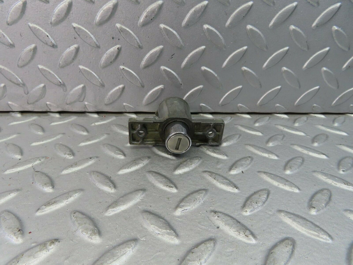8996 Mercedes-Benz W115 Trunk Lock No Key 1157500091