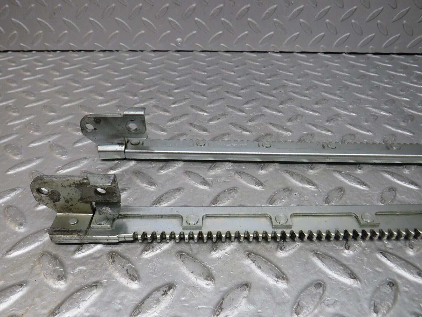 37084 Mercedes-Benz C126 420SEC Coupe Electric Seat Rail Pair 1269100184