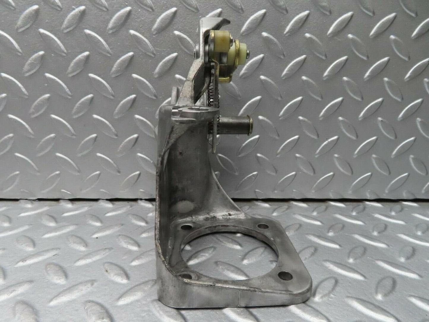 16363 Mercedes-Benz W124 260E Brake Pedal Bracket 1242900919