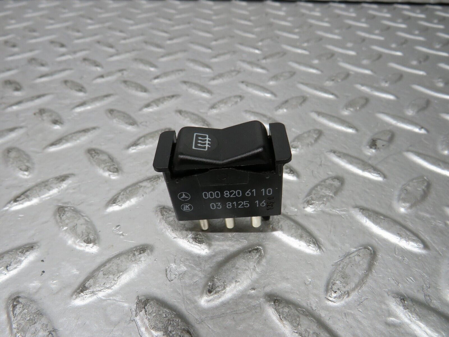 27350 Mercedes-Benz W123 280E Rear Windscreen Defroster Switch 0008206110