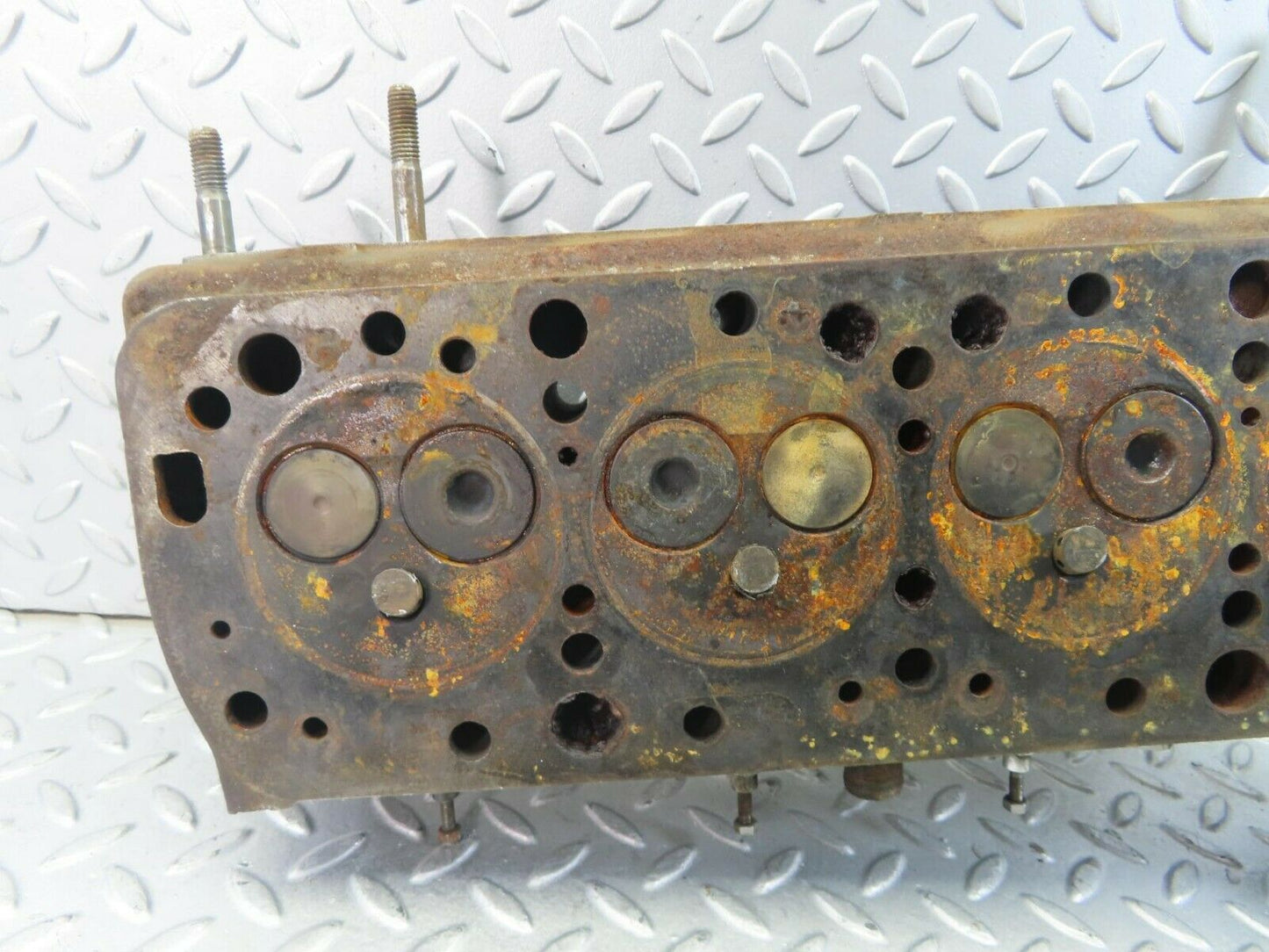8690 Mercedes-Benz W115 Cylinder Head 6150181101
