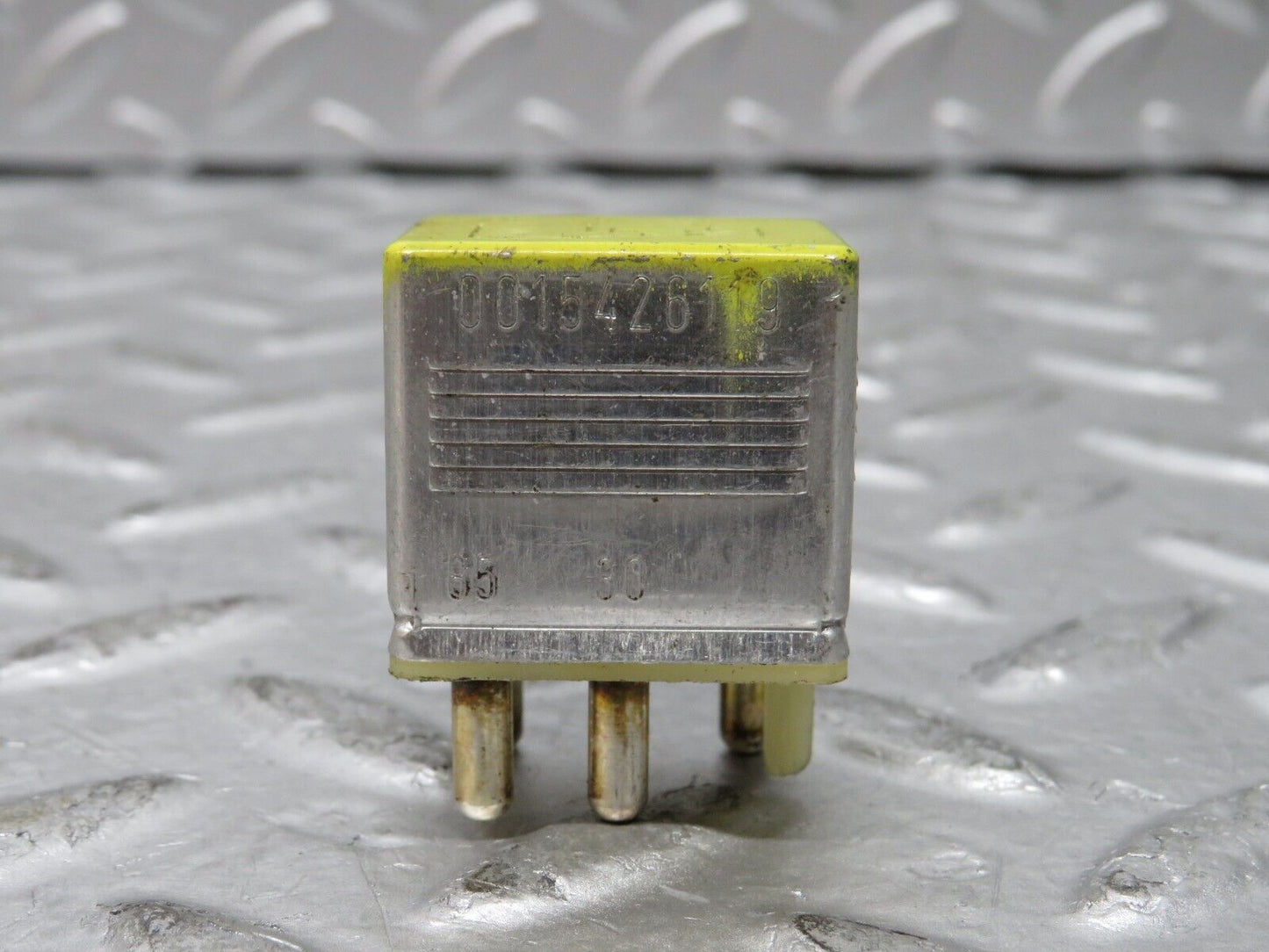 27199 Mercedes-Benz W123 280E Fuel Cut Off Relay 0015426119