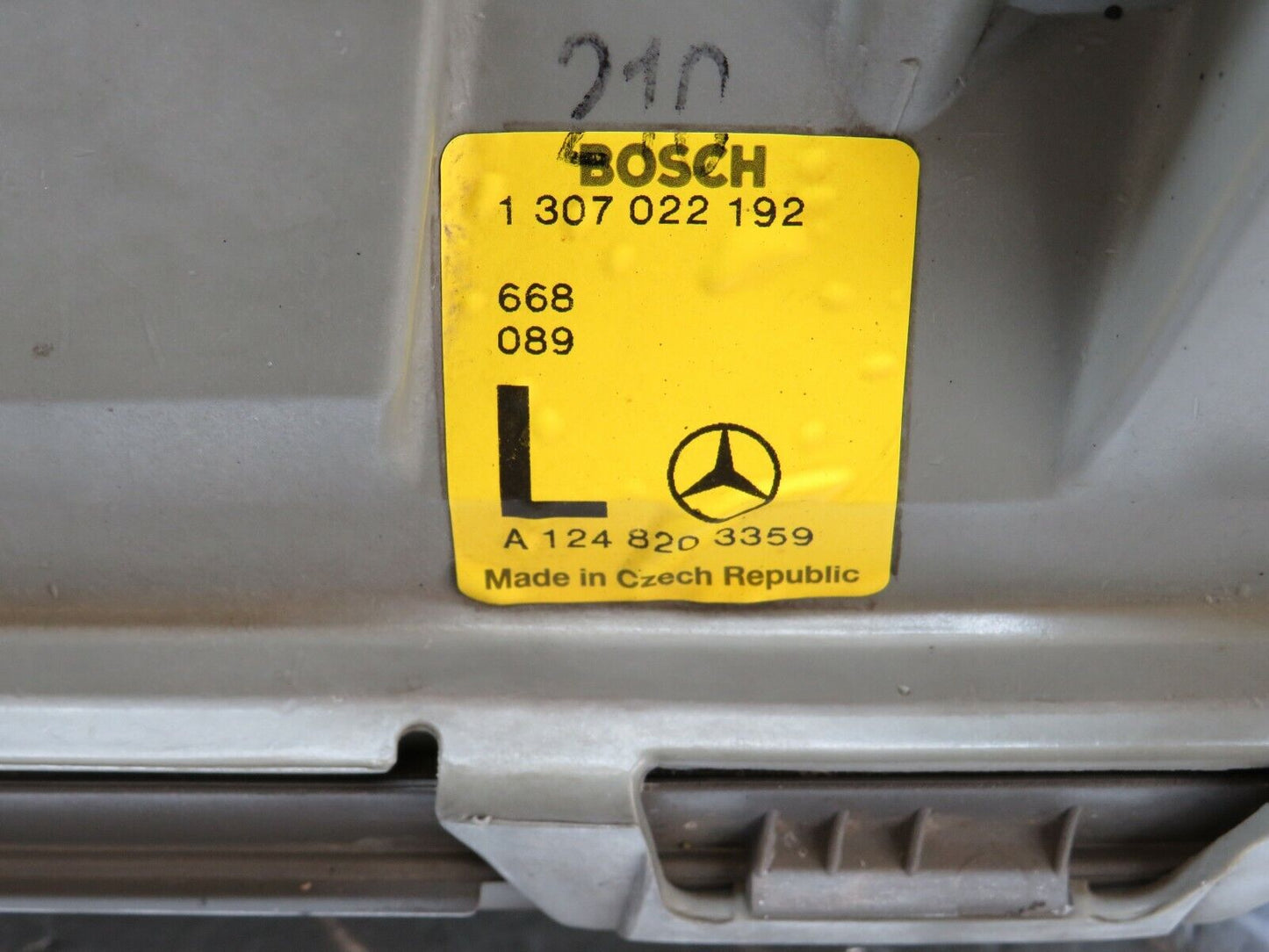 24383 Mercedes-Benz S124 220TE Headlight Bosch Left Side 1248203359 1307022192