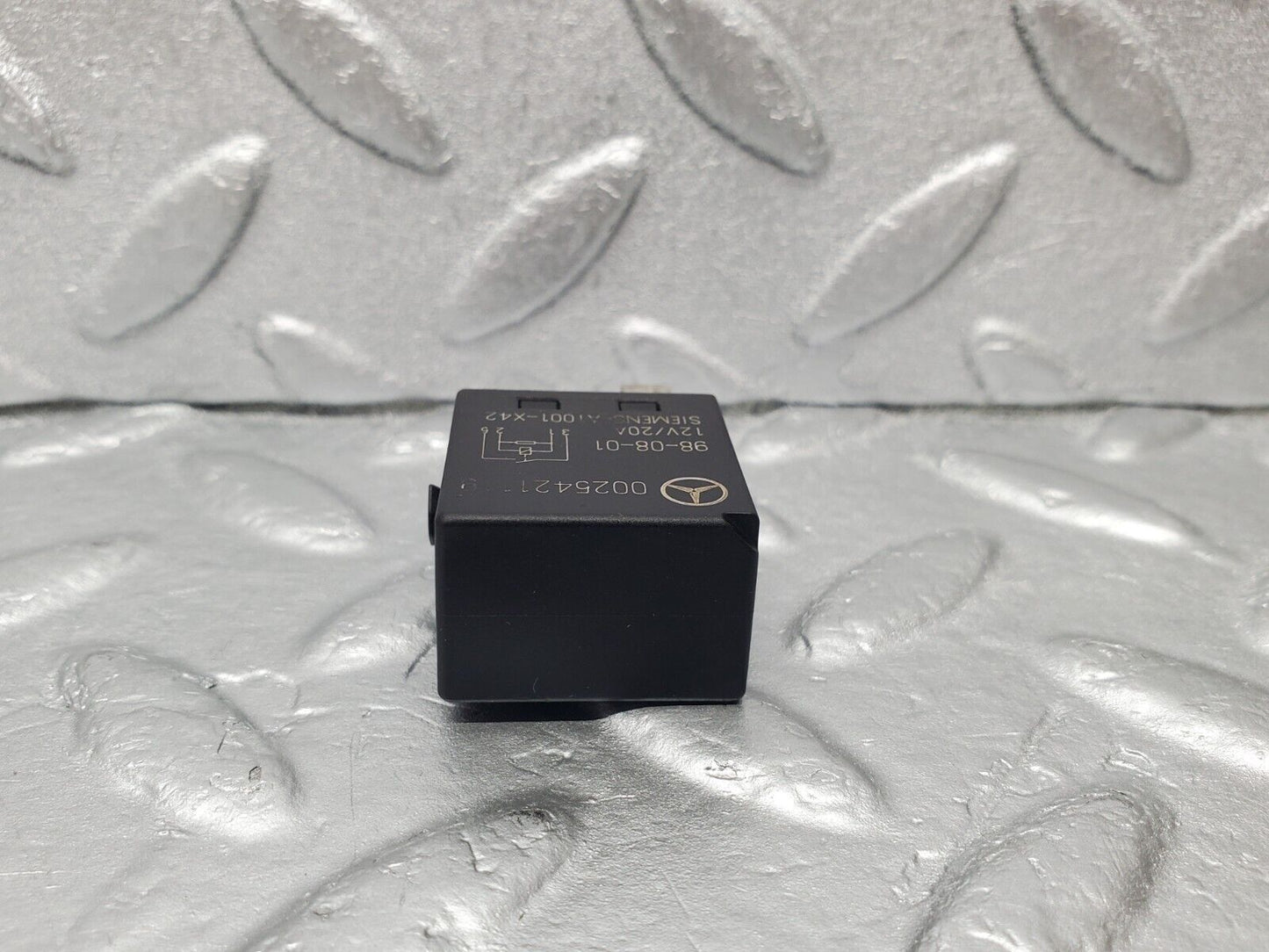 46920 Mercedes-Benz R129 320SL Coupe Indicator Relay 0025421119