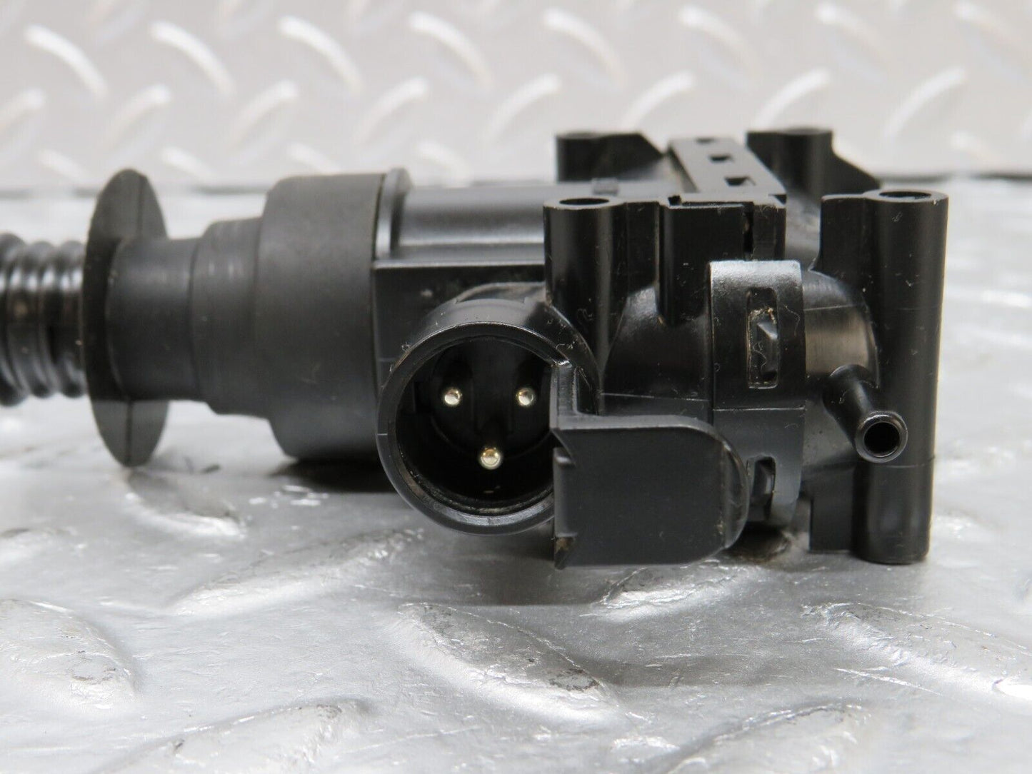 33647 Mercedes-Benz W201 190E 2.0L Door Lock Vacuum Actuator Front Left