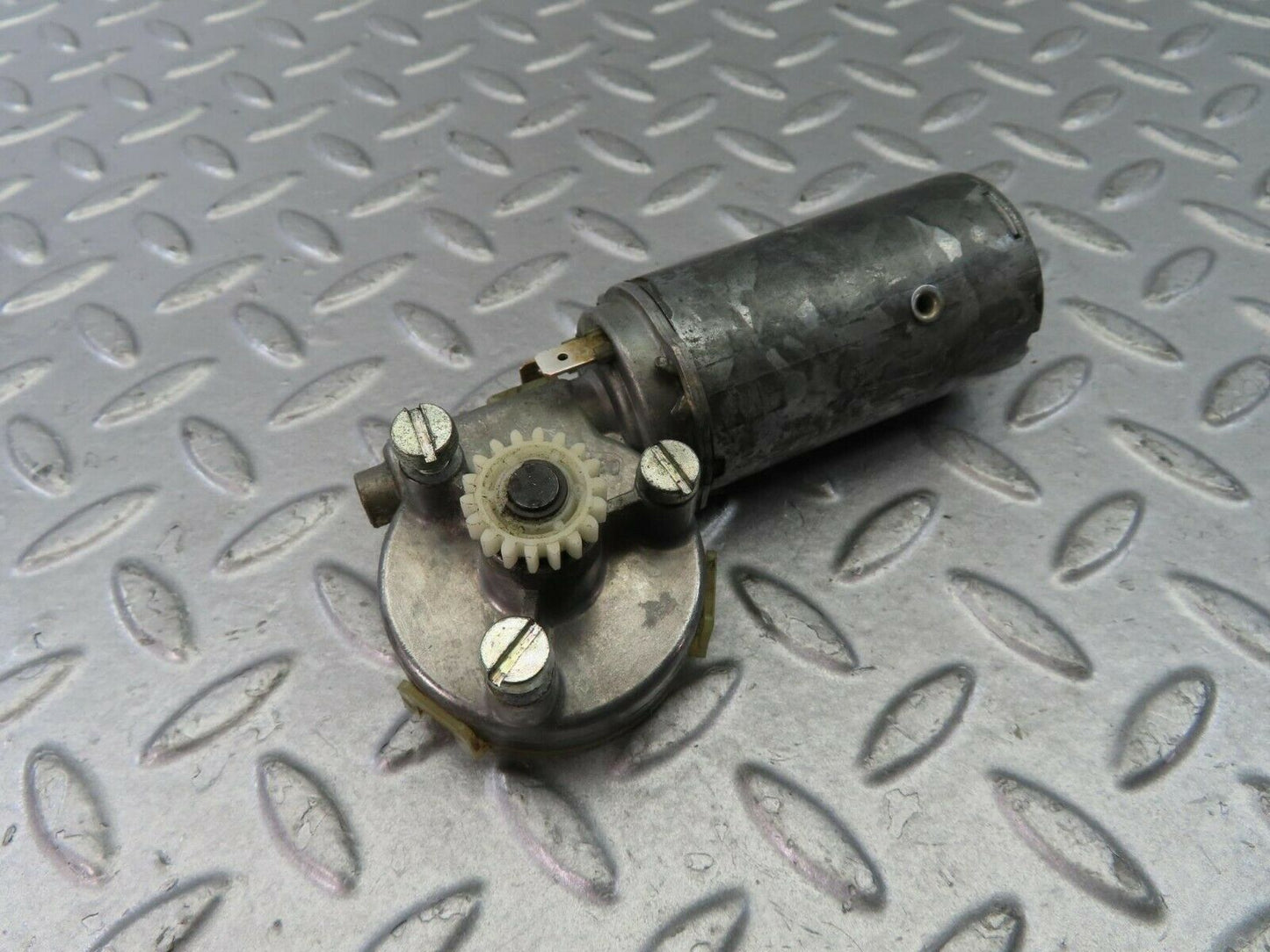 9246 Mercedes-Benz C124 300CE Coupe Seat Belt Motor Left 0390206695