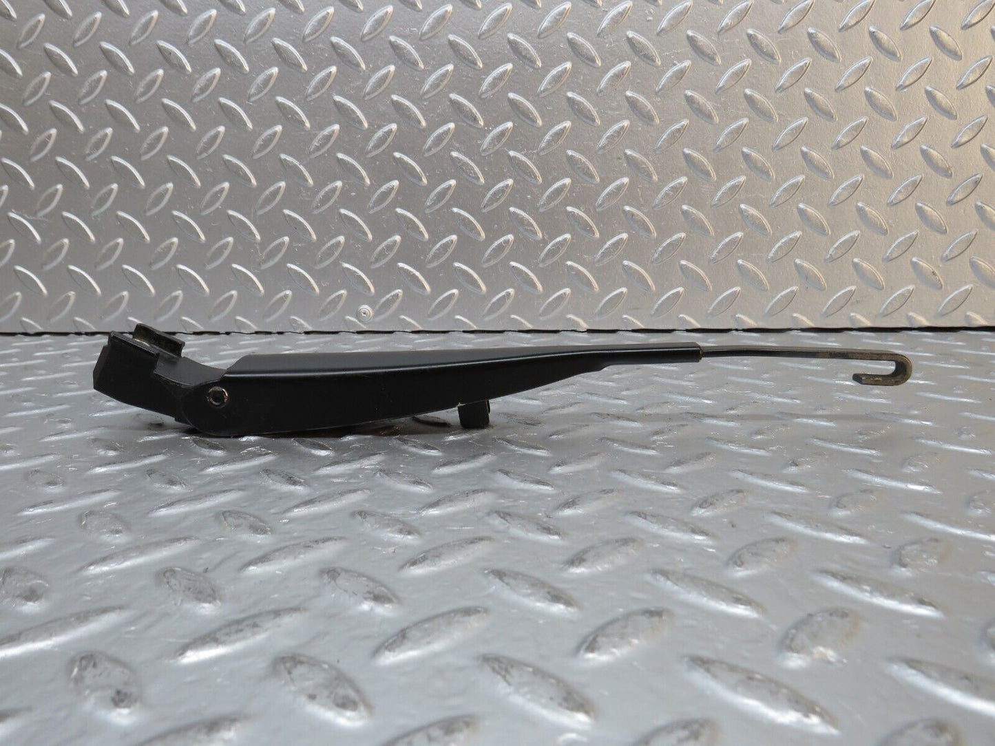 31764 Mercedes-Benz W201 190LE Wiper Arm Bosch