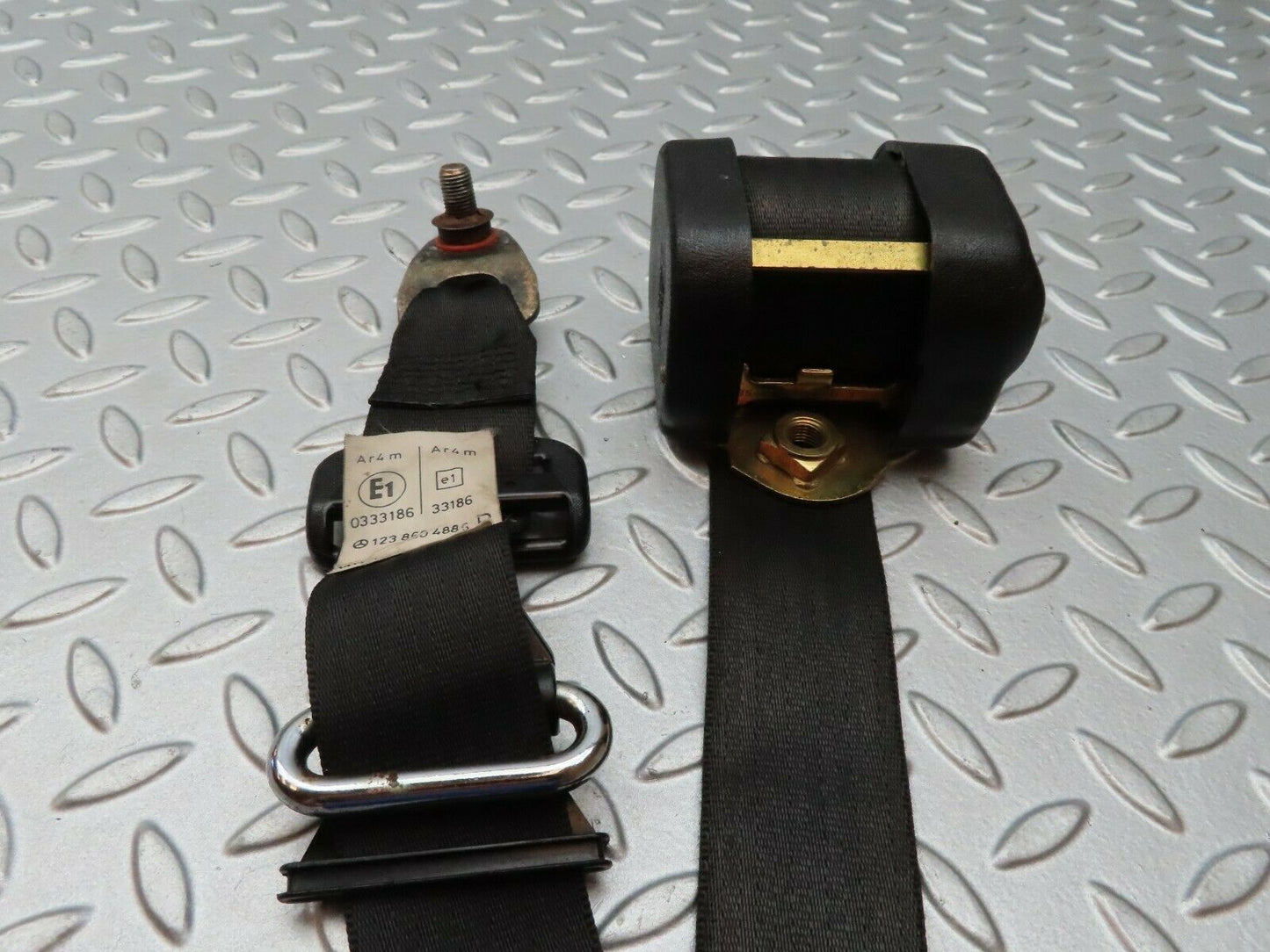 4404 Mercedes-Benz W123 230E Front Right Seat Belt 1238604886