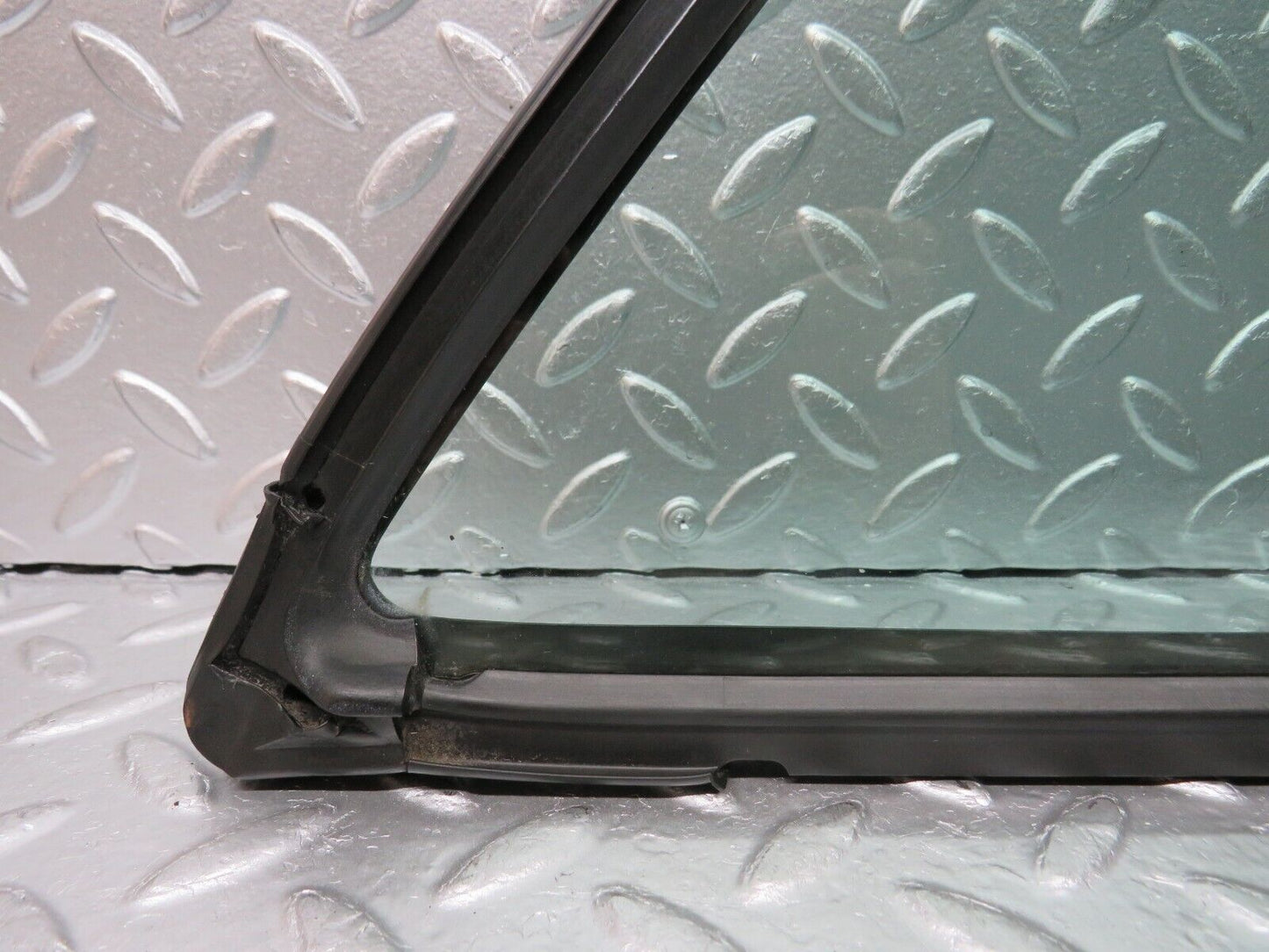 30443 Mercedes-Benz W124 230E Rear Right Quarter Window Glass 1247350624