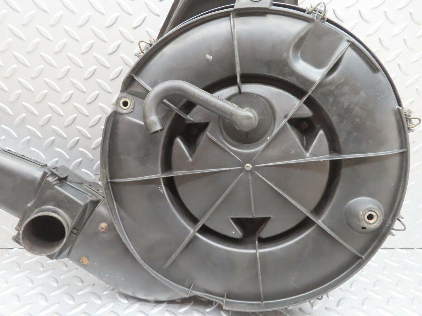 13436 Mercedes-Benz W123 200 Air Filter Housing 0110946402